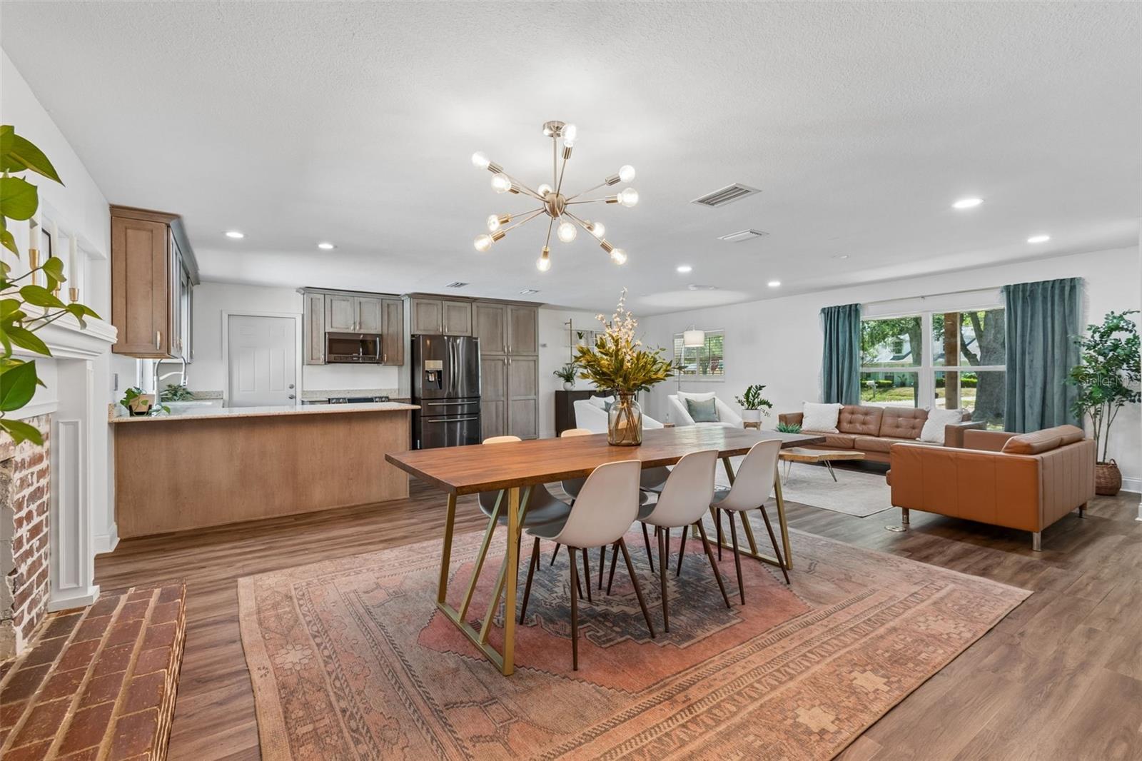 2540 LAKE ELLEN CIR, TAMPA, FL, 33618