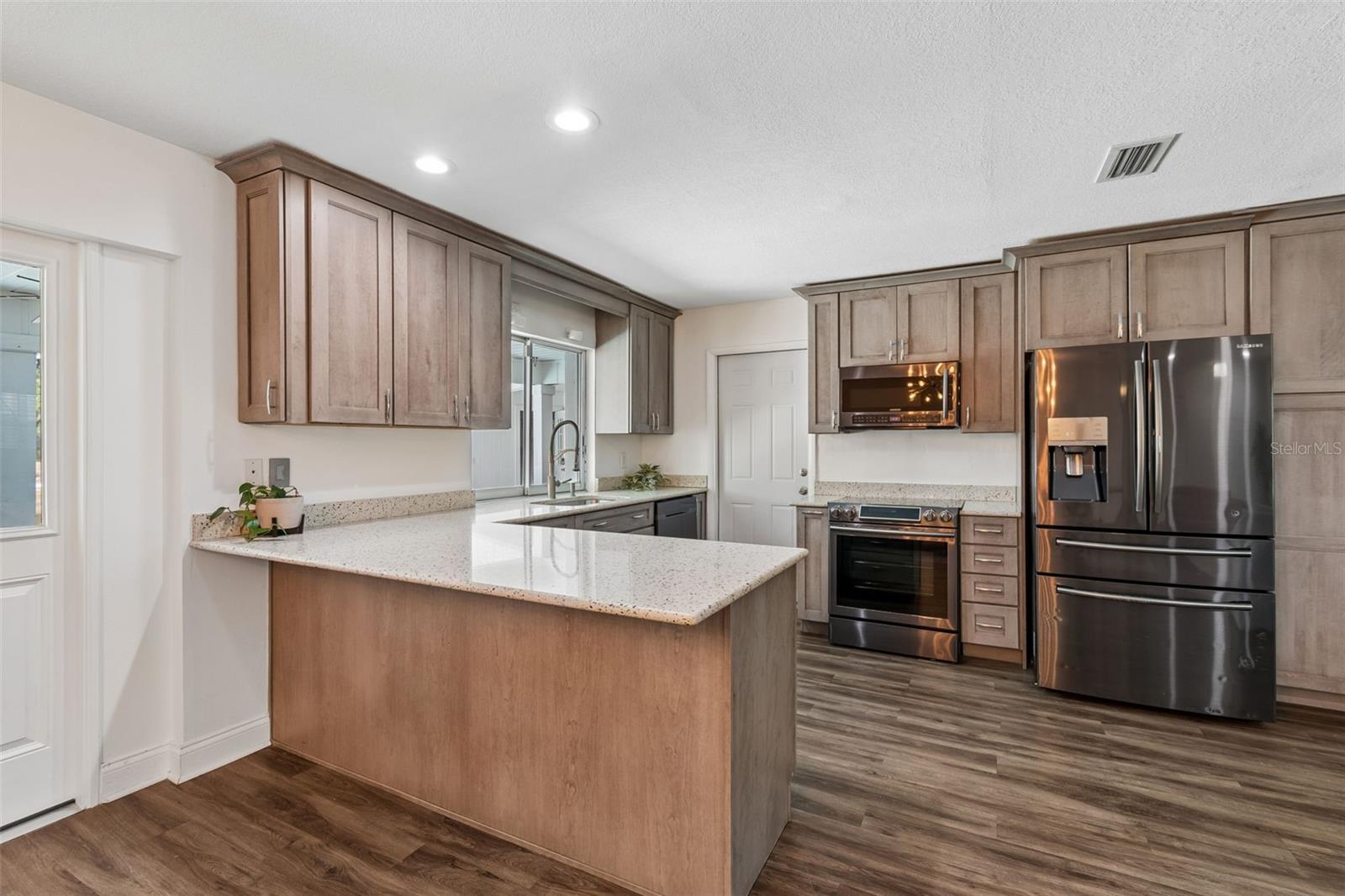 2540 LAKE ELLEN CIR, TAMPA, FL, 33618