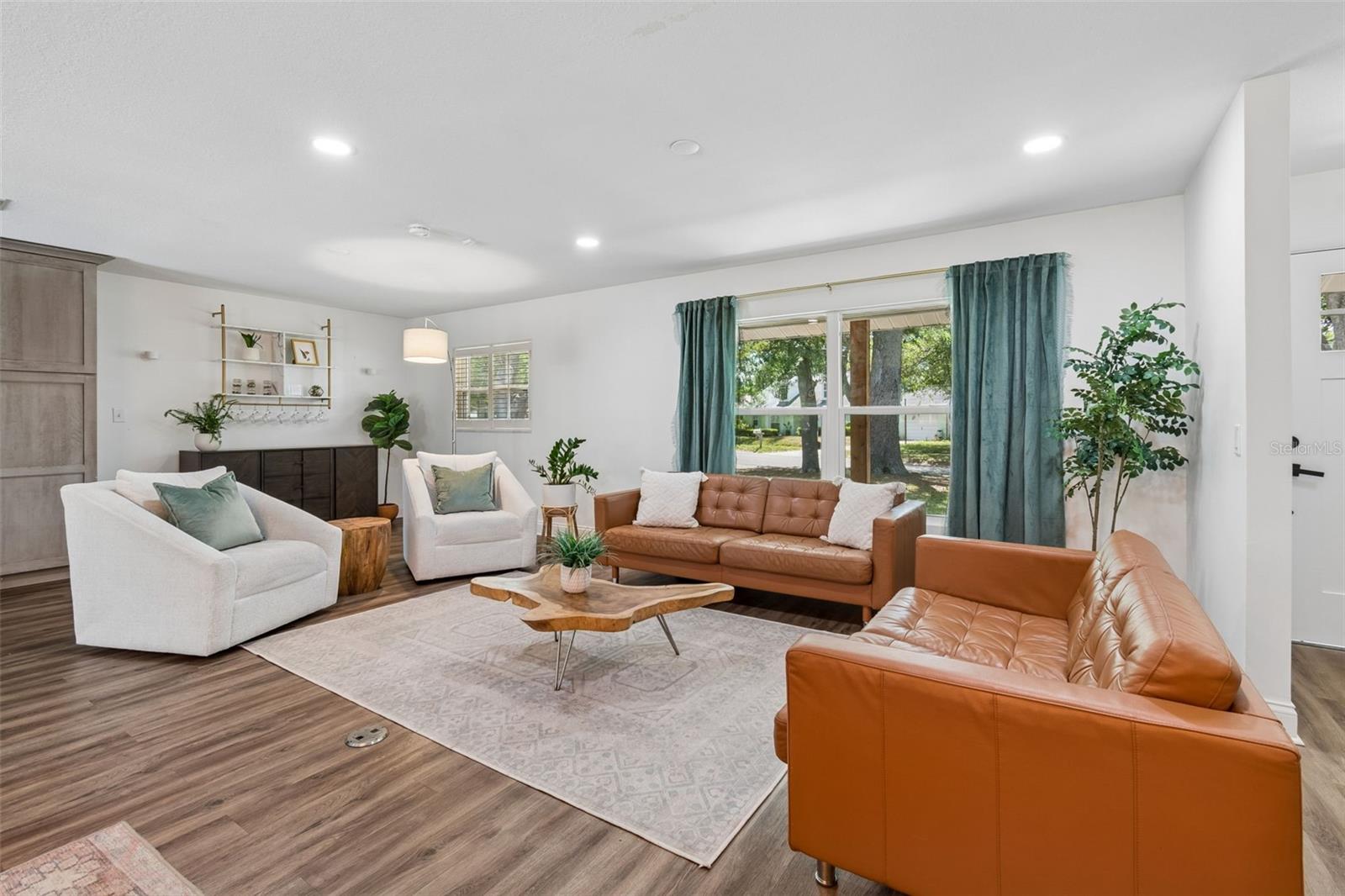 2540 LAKE ELLEN CIR, TAMPA, FL, 33618