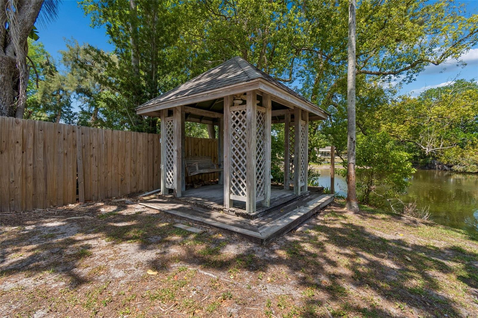 2540 LAKE ELLEN CIR, TAMPA, FL, 33618