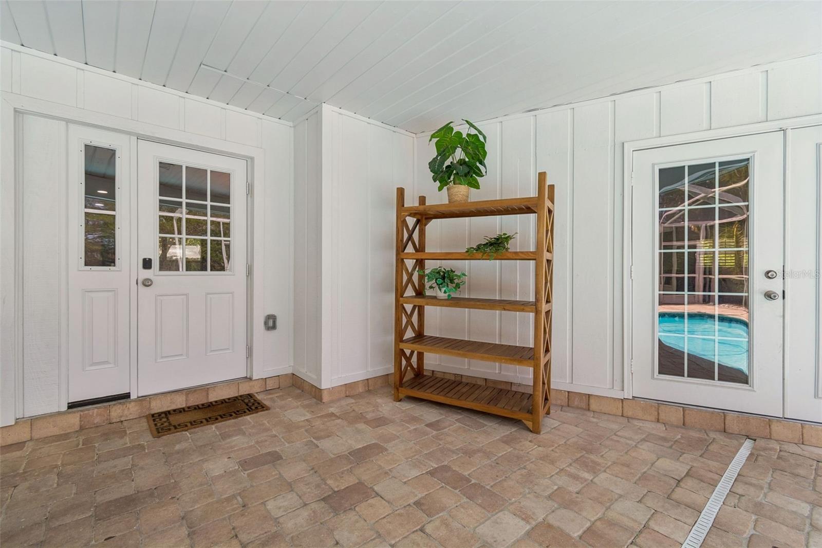 2540 LAKE ELLEN CIR, TAMPA, FL, 33618