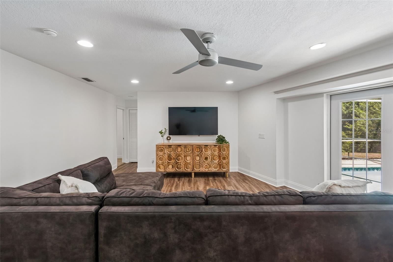 2540 LAKE ELLEN CIR, TAMPA, FL, 33618