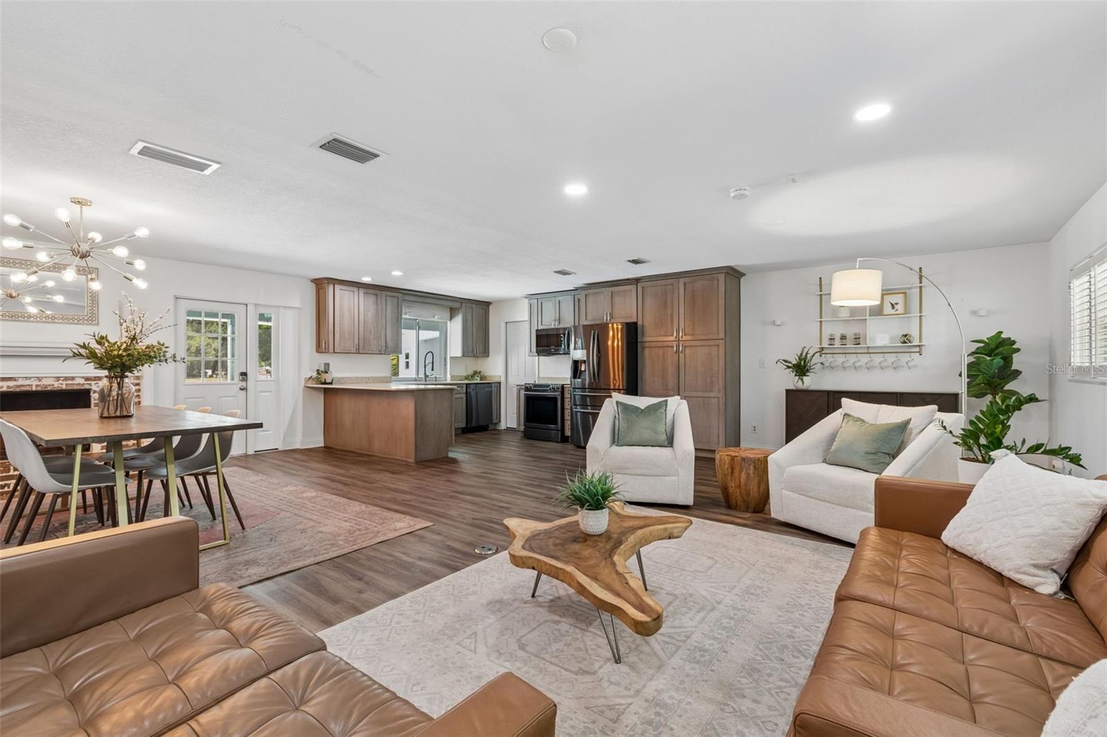 2540 LAKE ELLEN CIR, TAMPA, FL, 33618