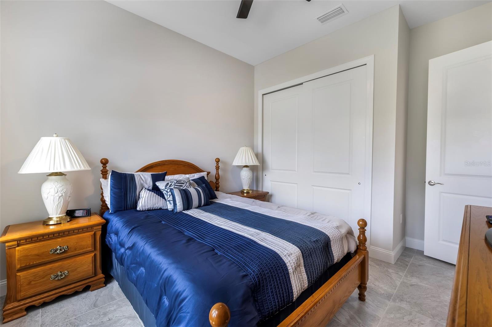 5 LAKESIDE PL E, PALM COAST, FL, 32137