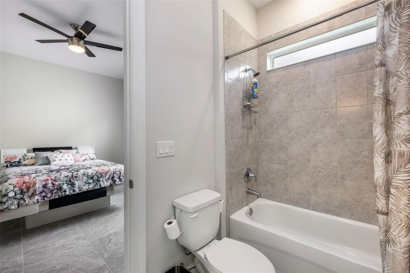 5 LAKESIDE PL E, PALM COAST, FL, 32137