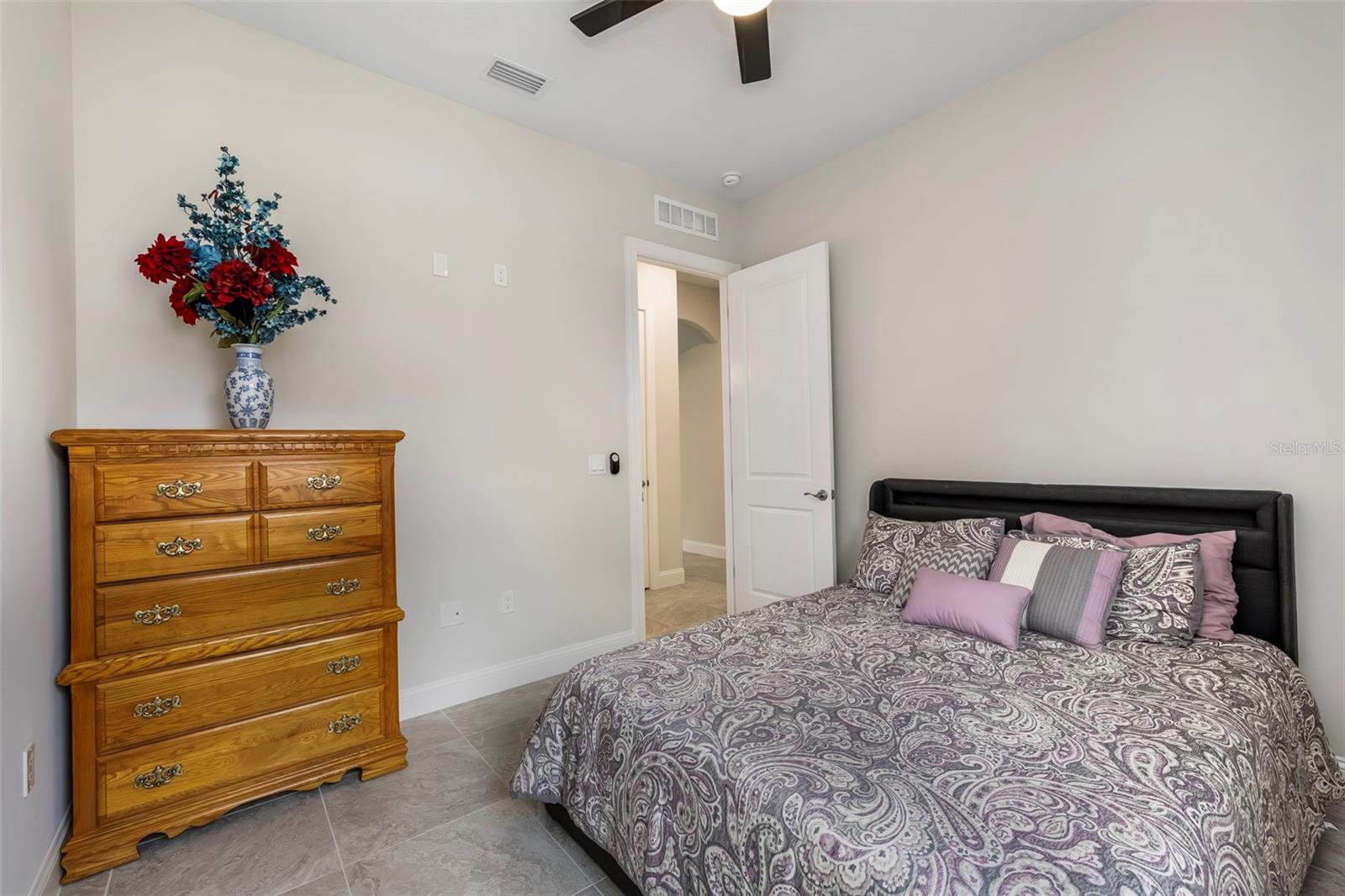 5 LAKESIDE PL E, PALM COAST, FL, 32137