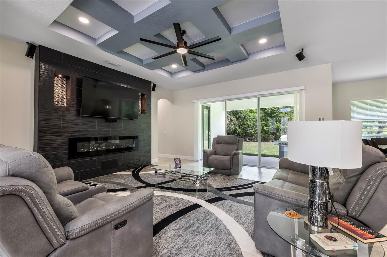 5 LAKESIDE PL E, PALM COAST, FL, 32137