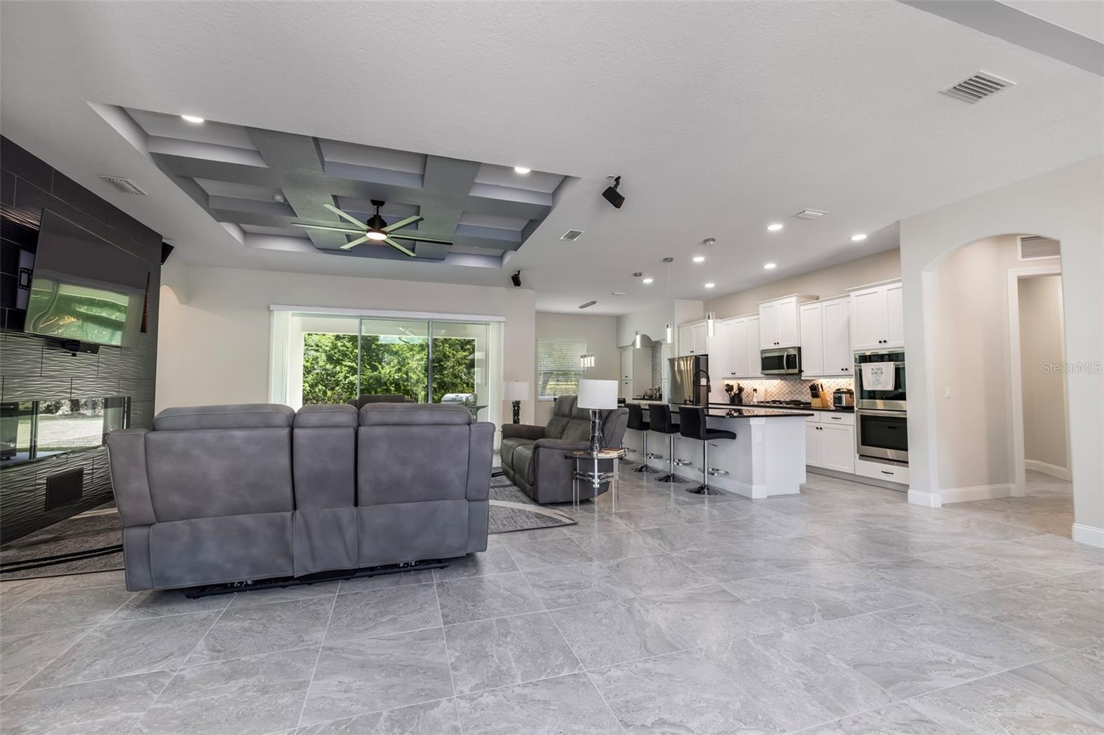 5 LAKESIDE PL E, PALM COAST, FL, 32137