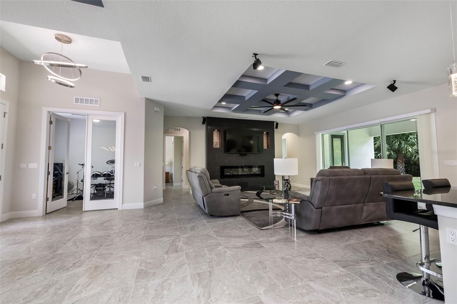 5 LAKESIDE PL E, PALM COAST, FL, 32137