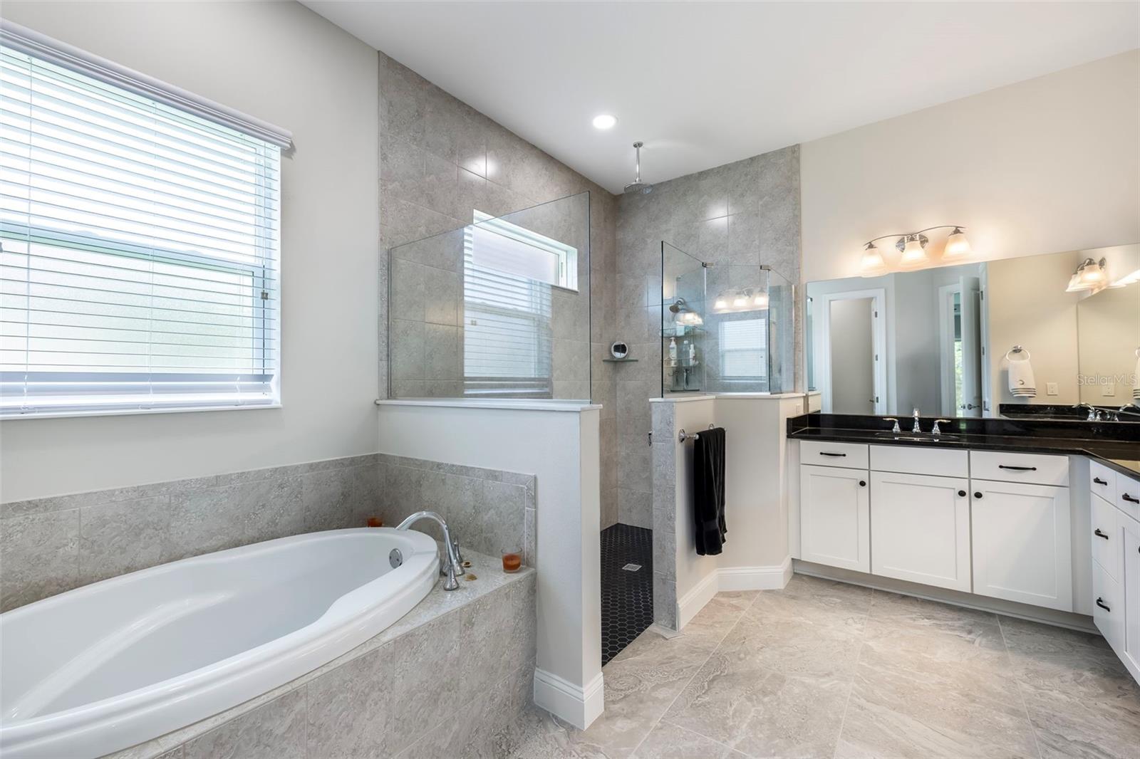 5 LAKESIDE PL E, PALM COAST, FL, 32137