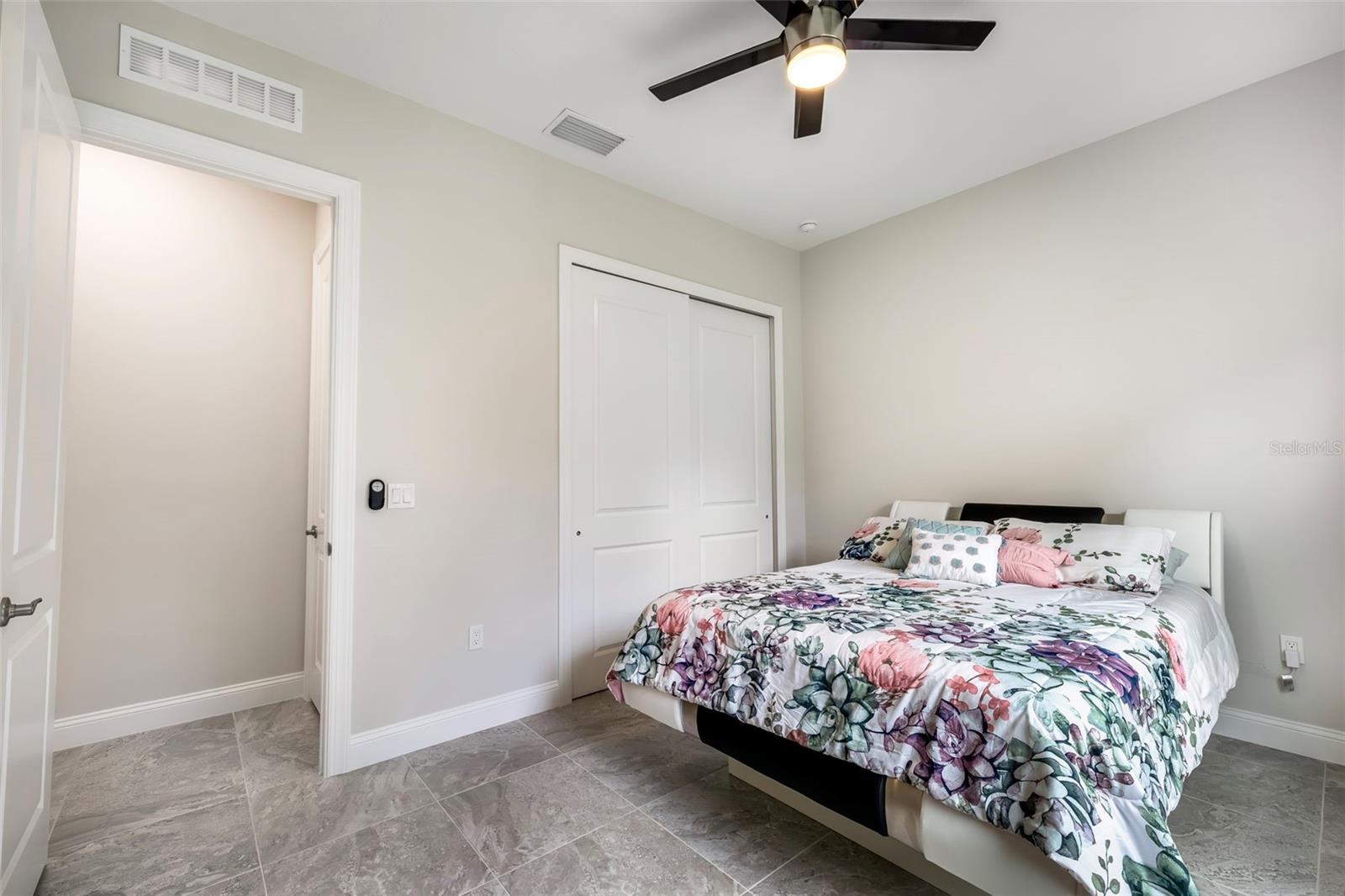 5 LAKESIDE PL E, PALM COAST, FL, 32137