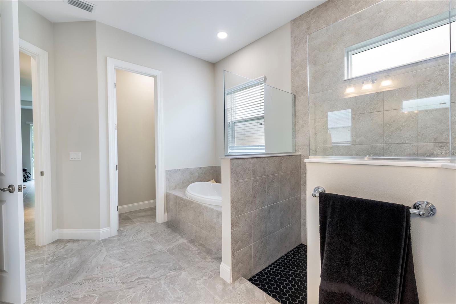 5 LAKESIDE PL E, PALM COAST, FL, 32137