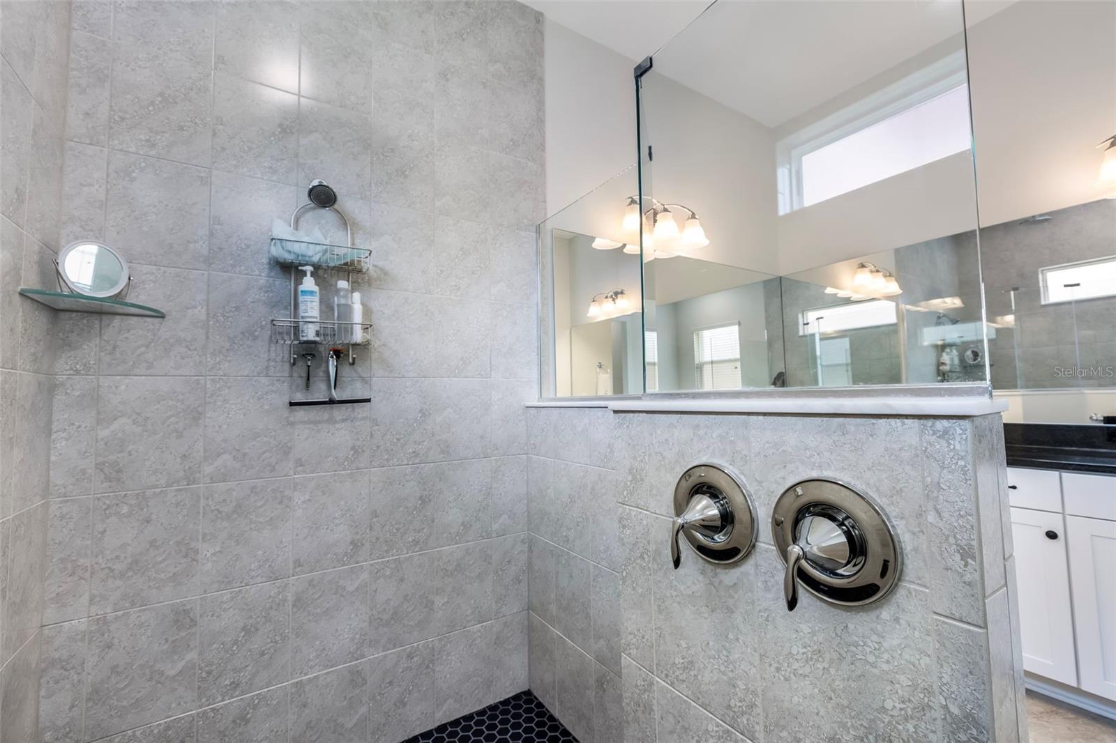 5 LAKESIDE PL E, PALM COAST, FL, 32137