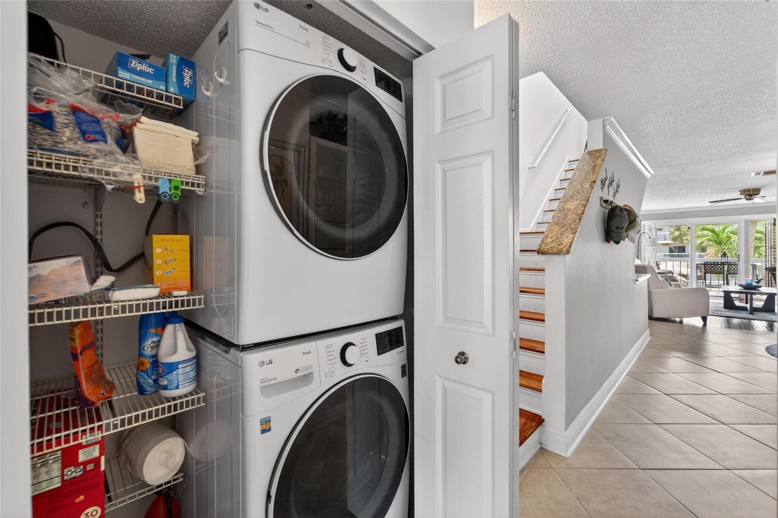 394 MADEIRA CIR, ST PETERSBURG, FL, 33715
