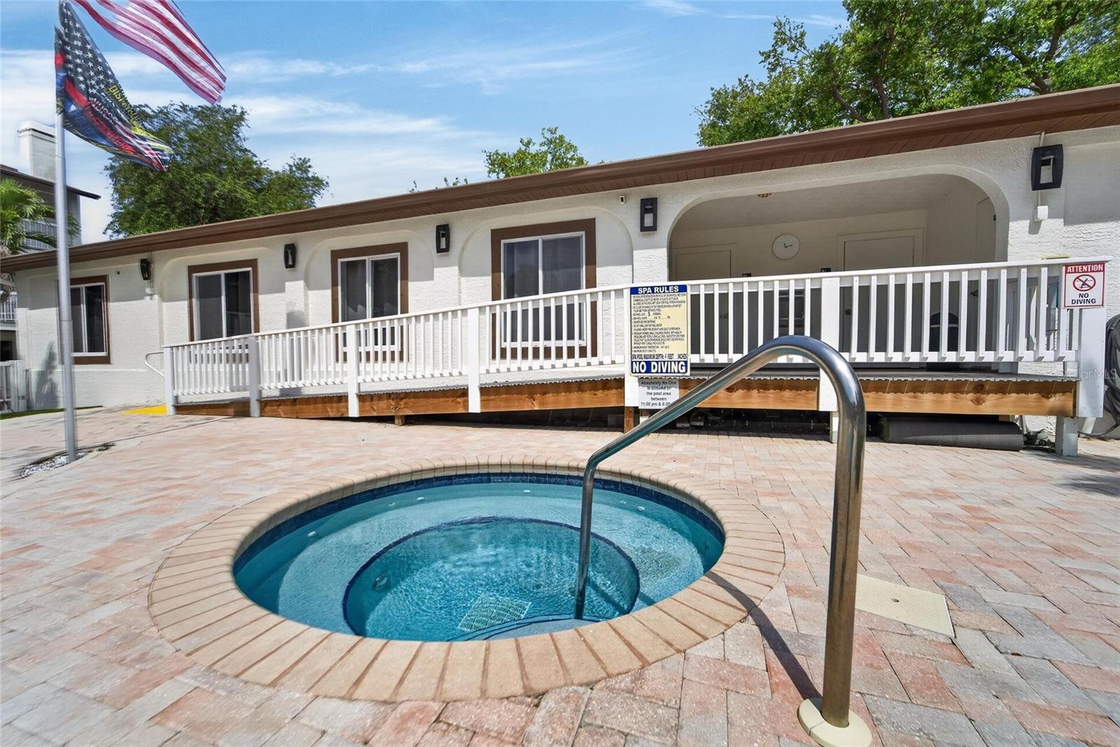 394 MADEIRA CIR, ST PETERSBURG, FL, 33715