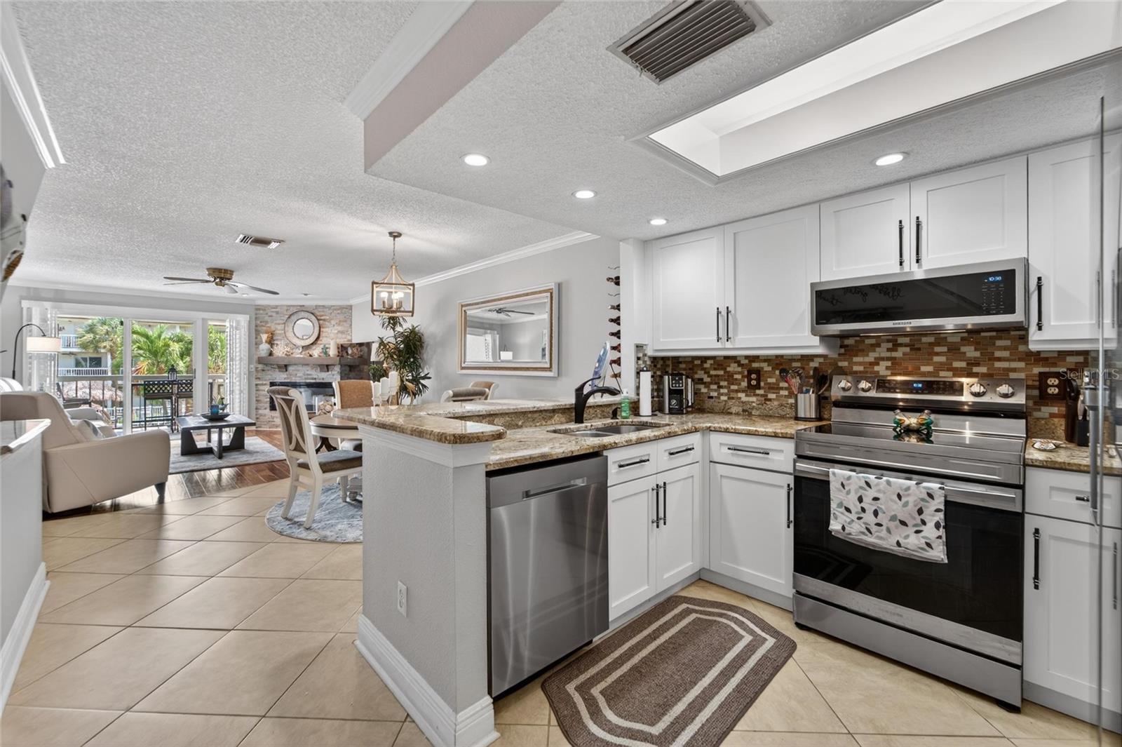 394 MADEIRA CIR, ST PETERSBURG, FL, 33715