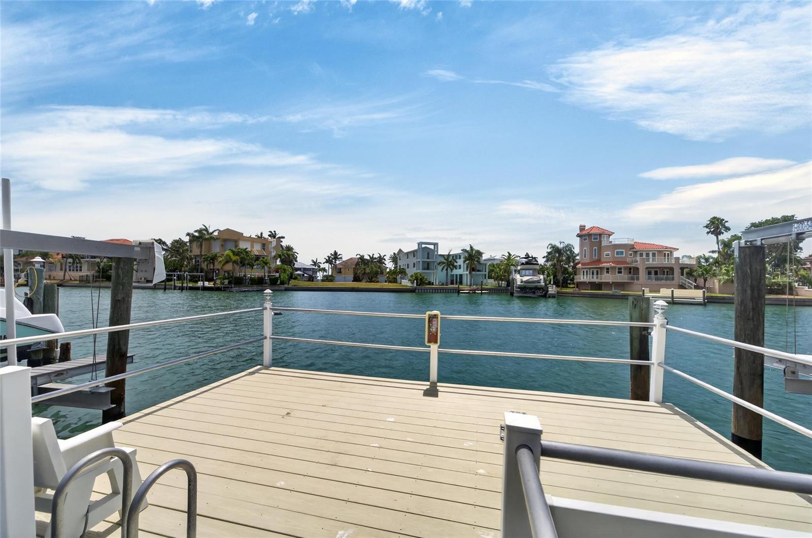 394 MADEIRA CIR, ST PETERSBURG, FL, 33715