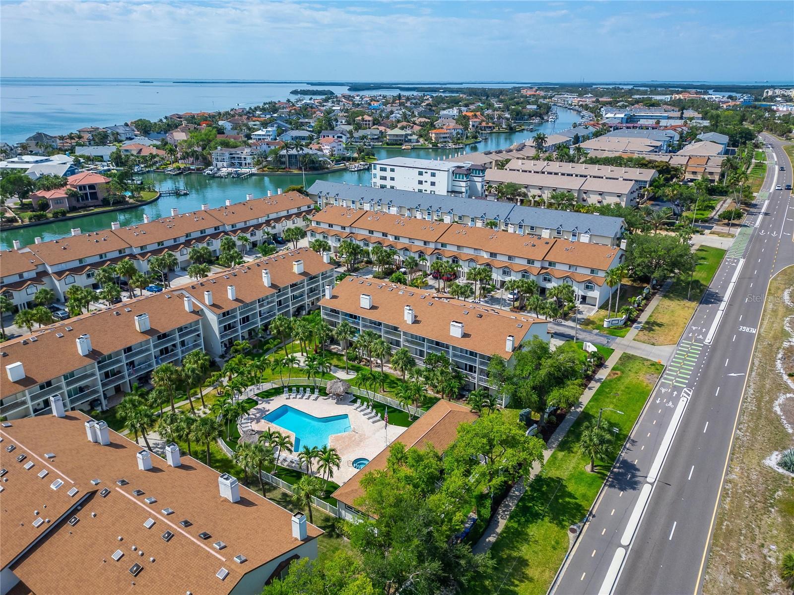 394 MADEIRA CIR, ST PETERSBURG, FL, 33715