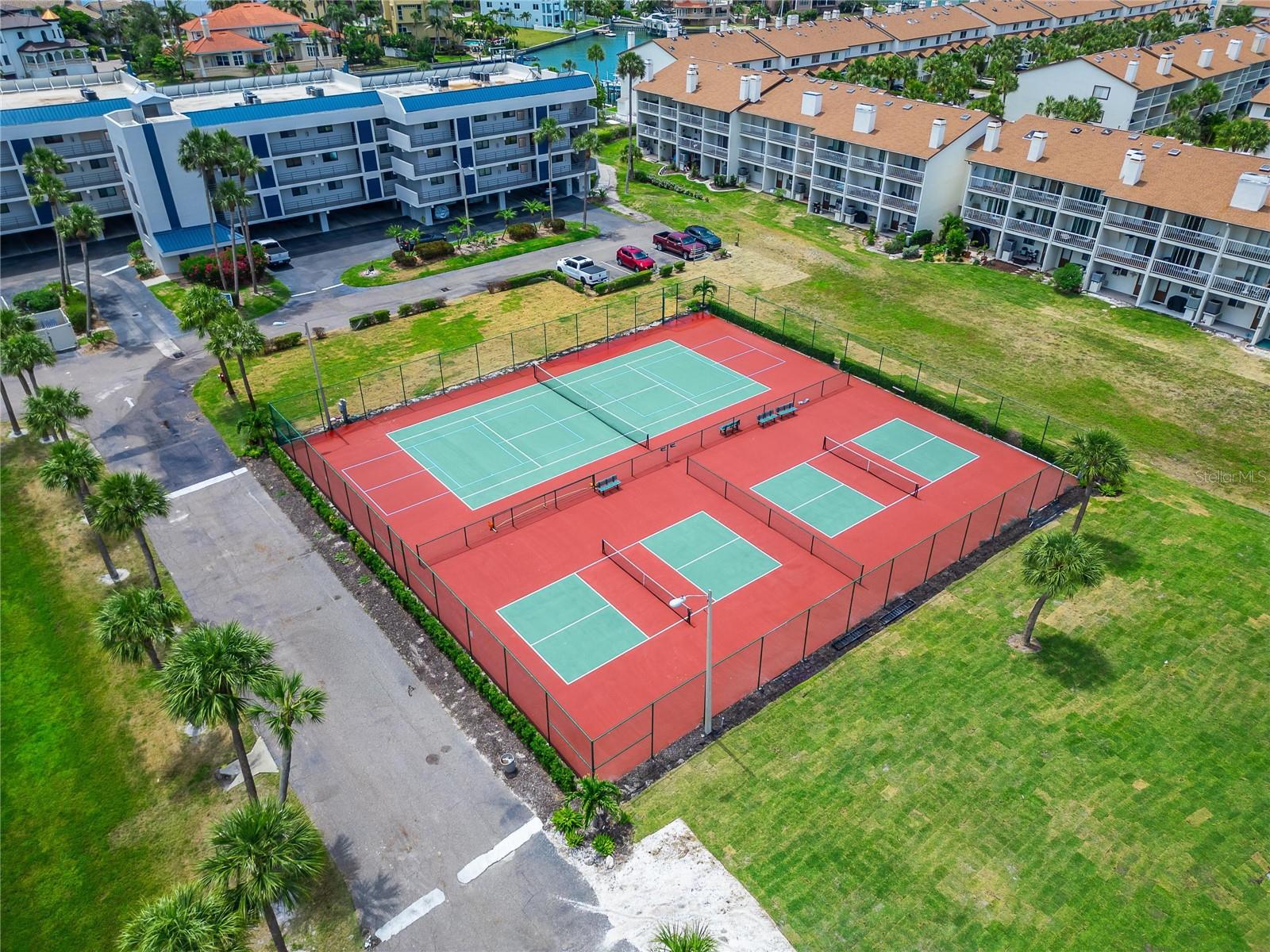 394 MADEIRA CIR, ST PETERSBURG, FL, 33715