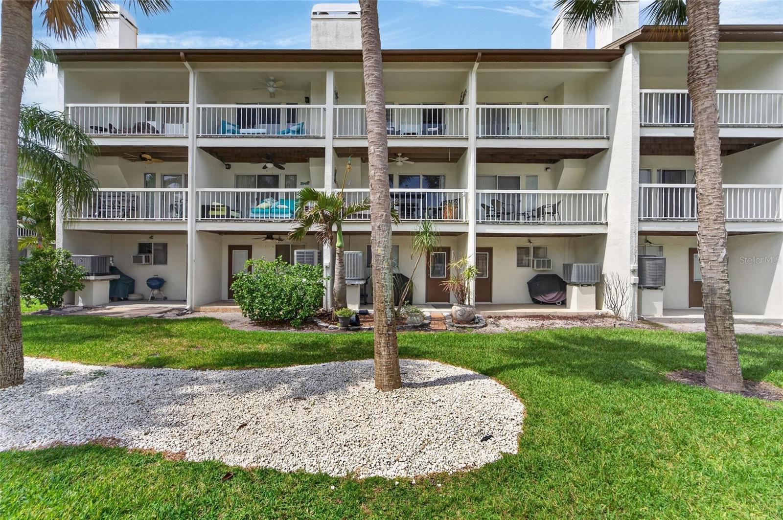 394 MADEIRA CIR, ST PETERSBURG, FL, 33715