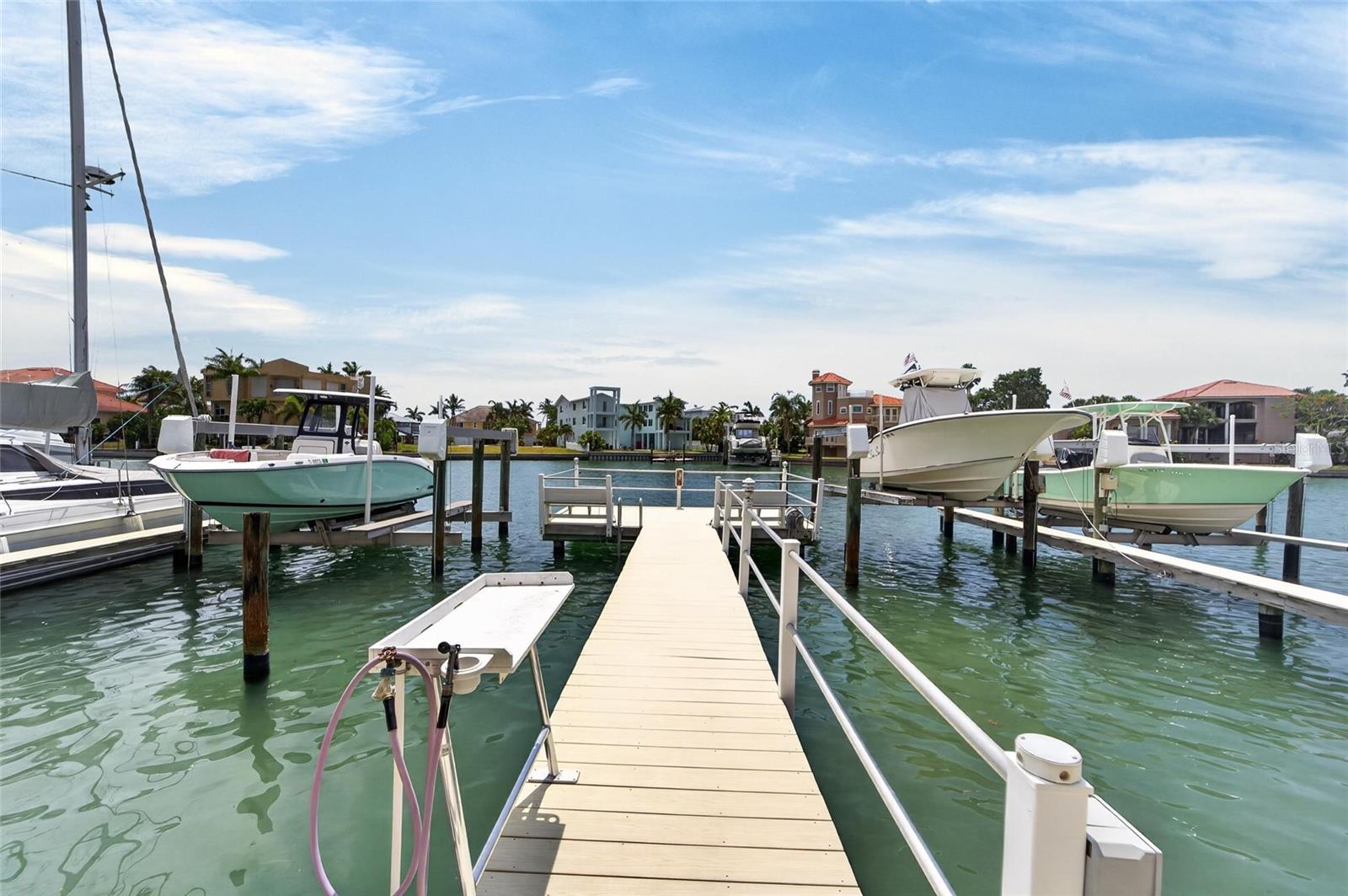 394 MADEIRA CIR, ST PETERSBURG, FL, 33715