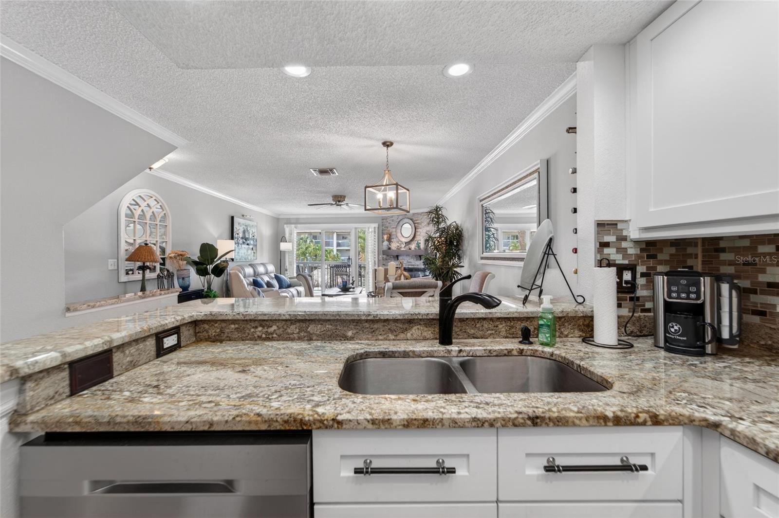 394 MADEIRA CIR, ST PETERSBURG, FL, 33715