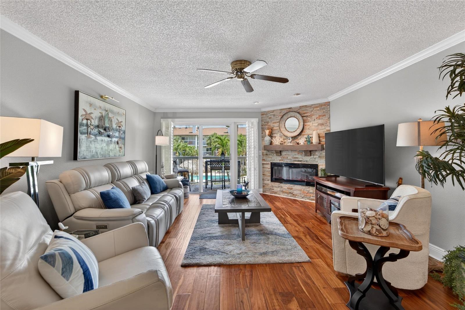 394 MADEIRA CIR, ST PETERSBURG, FL, 33715