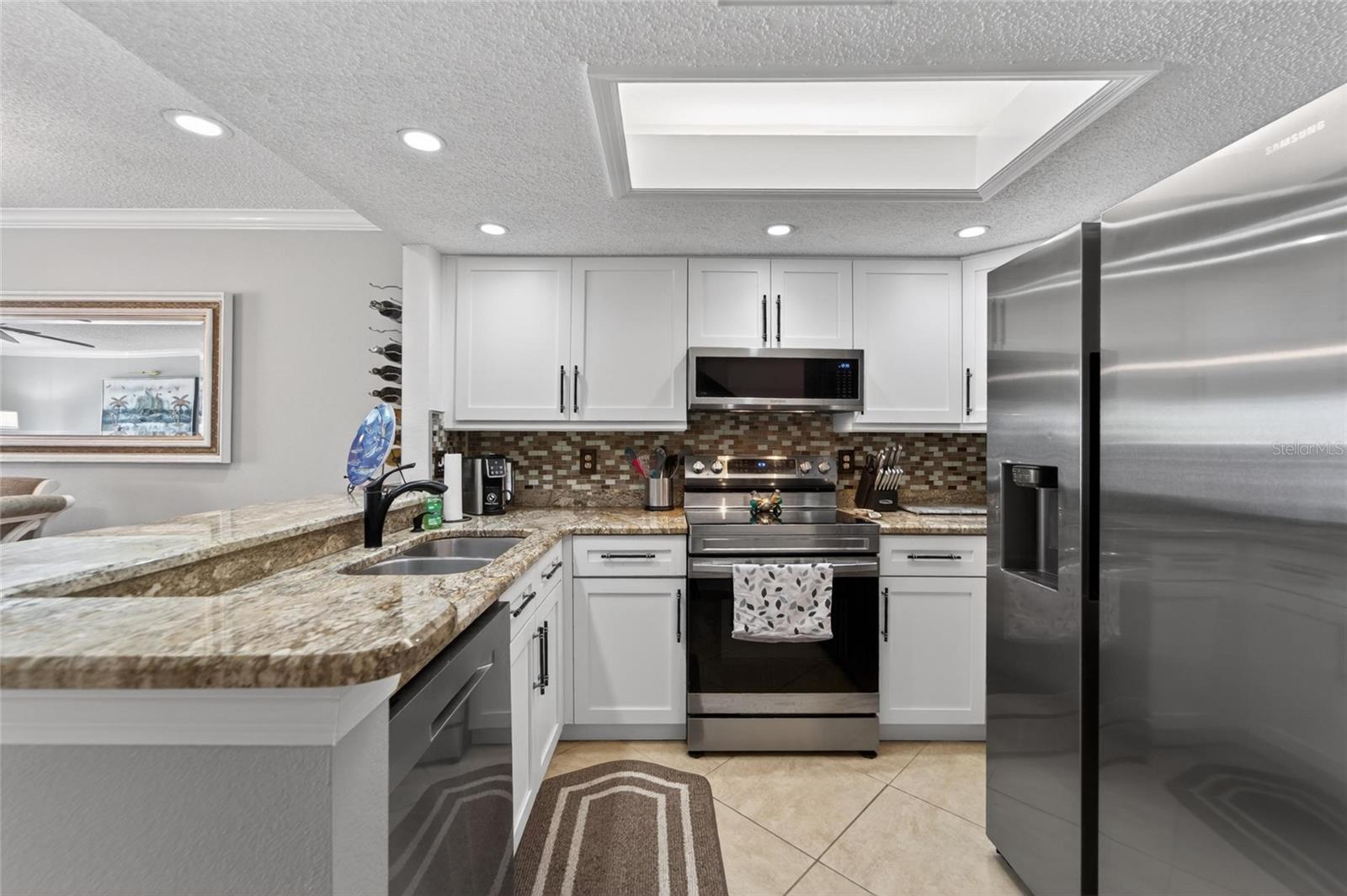 394 MADEIRA CIR, ST PETERSBURG, FL, 33715