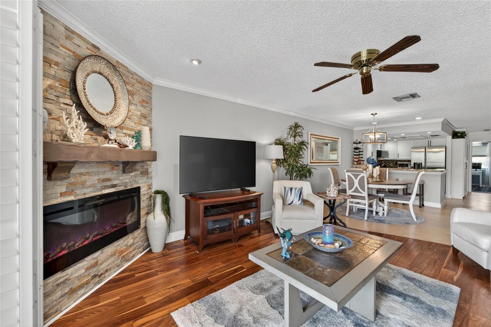 394 MADEIRA CIR, ST PETERSBURG, FL, 33715