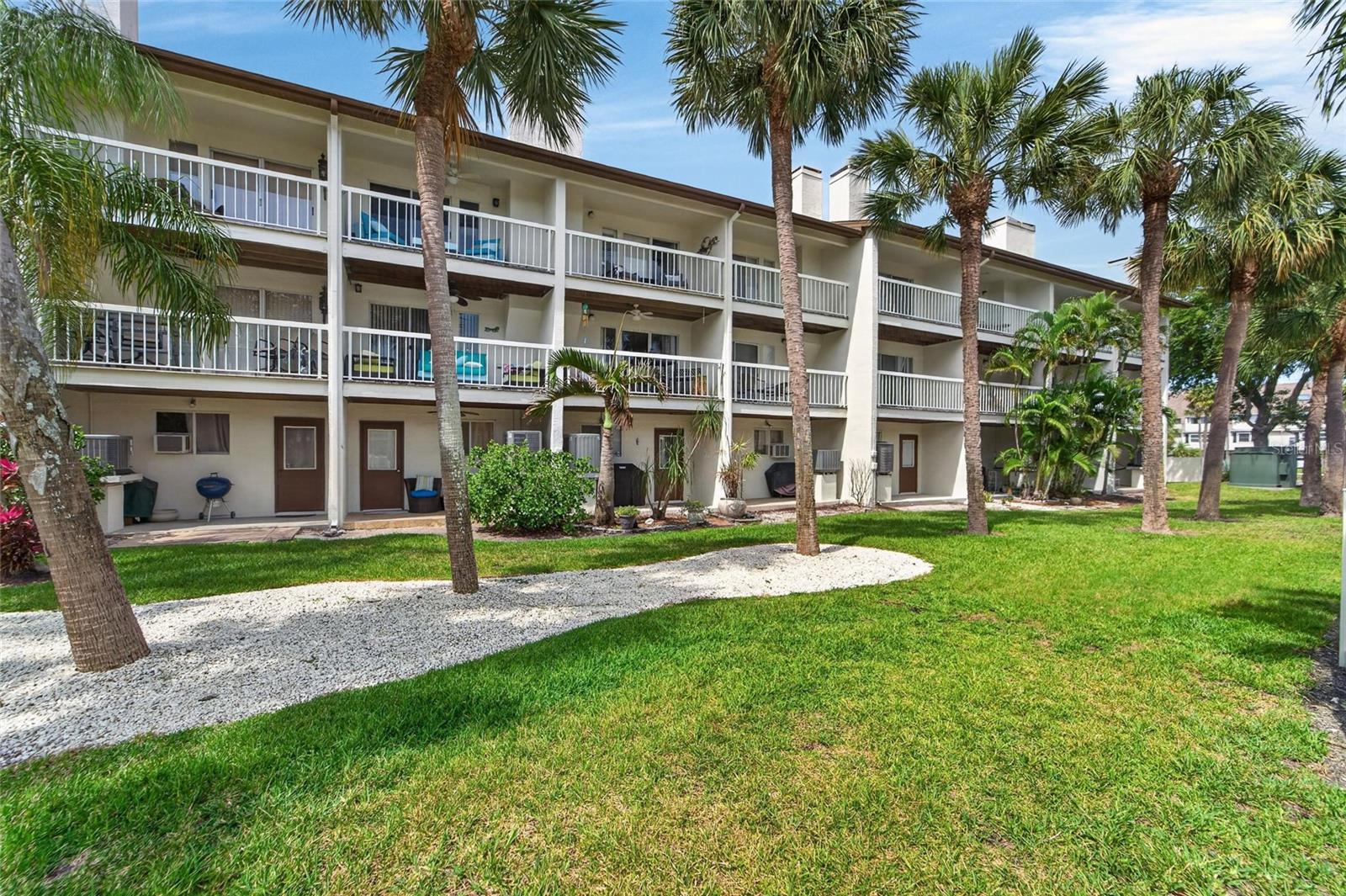 394 MADEIRA CIR, ST PETERSBURG, FL, 33715