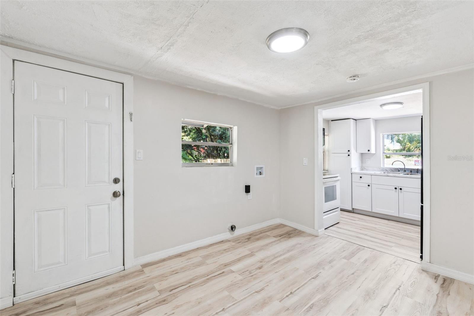 8 W ELLA J GILMORE ST, APOPKA, FL, 32703