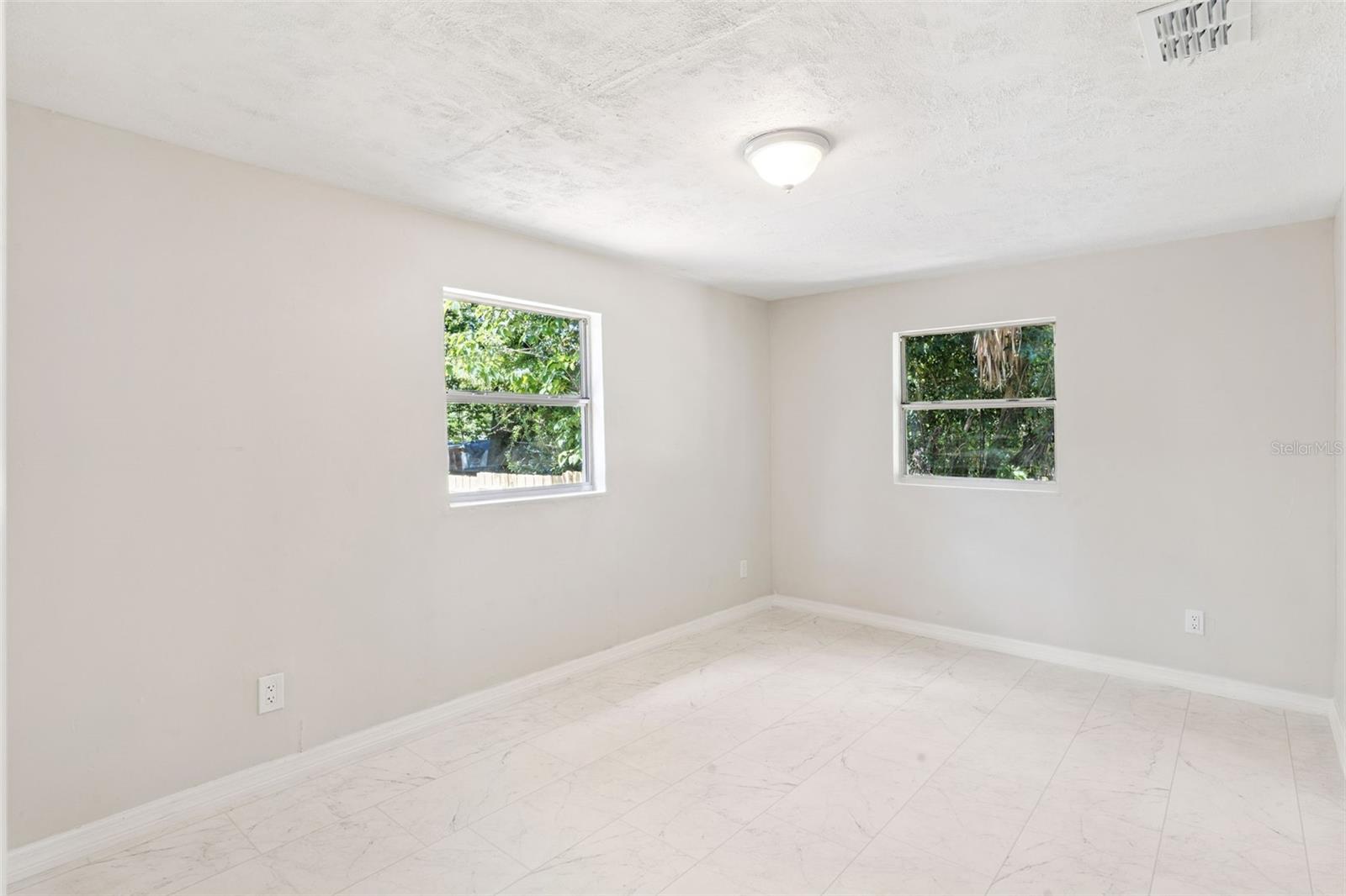 8 W ELLA J GILMORE ST, APOPKA, FL, 32703