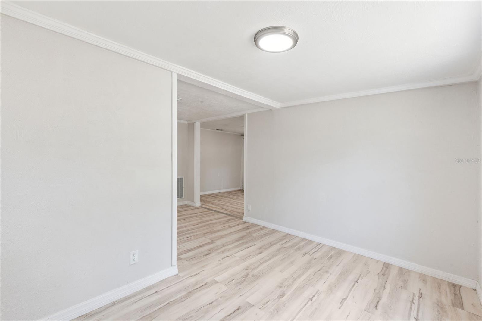 8 W ELLA J GILMORE ST, APOPKA, FL, 32703