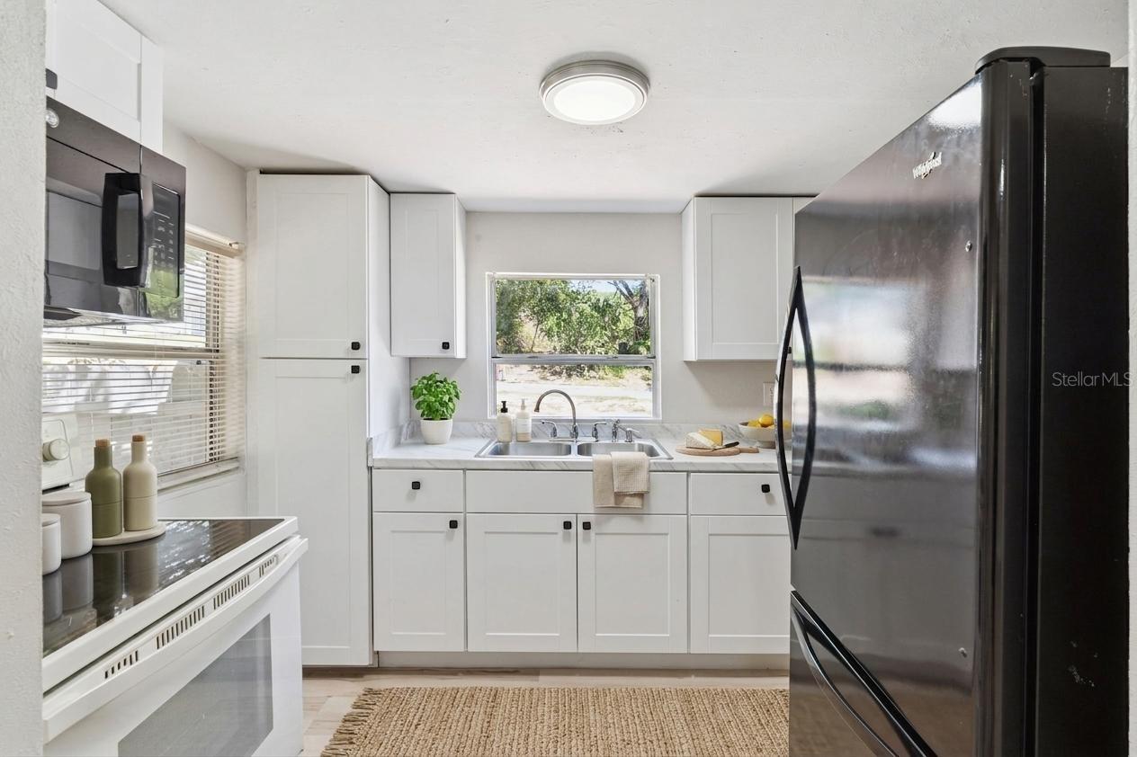 8 W ELLA J GILMORE ST, APOPKA, FL, 32703