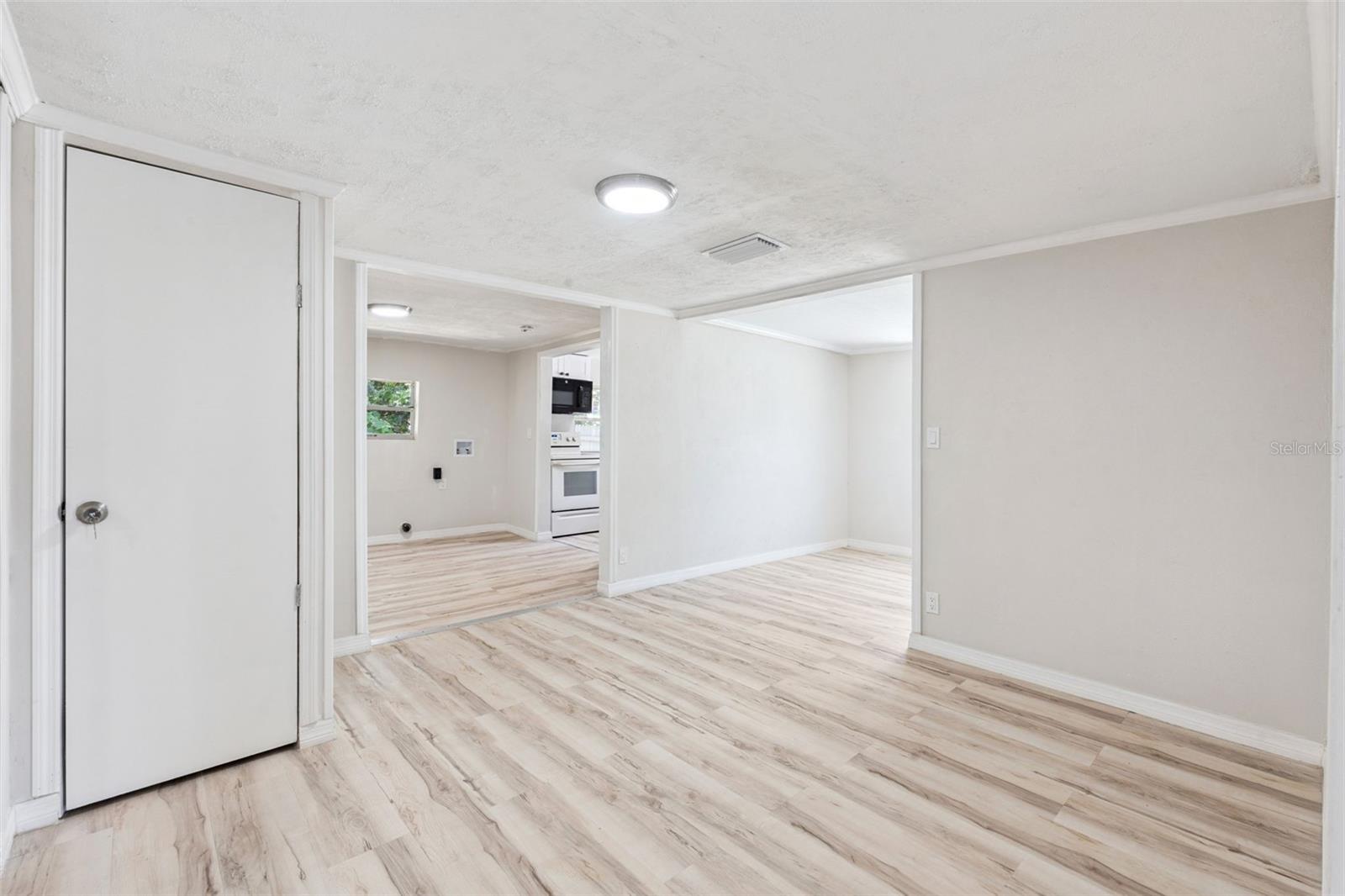 8 W ELLA J GILMORE ST, APOPKA, FL, 32703