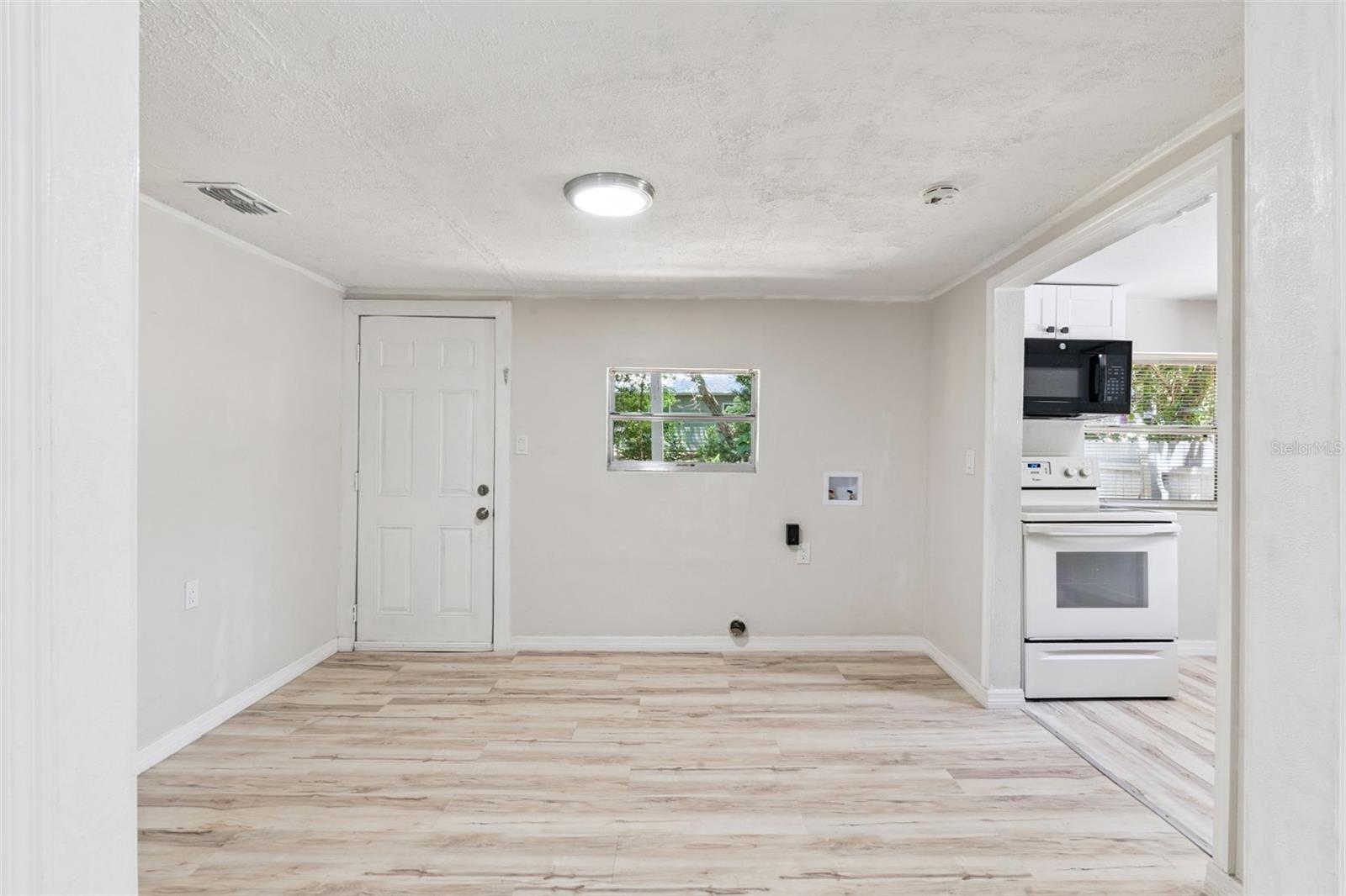 8 W ELLA J GILMORE ST, APOPKA, FL, 32703