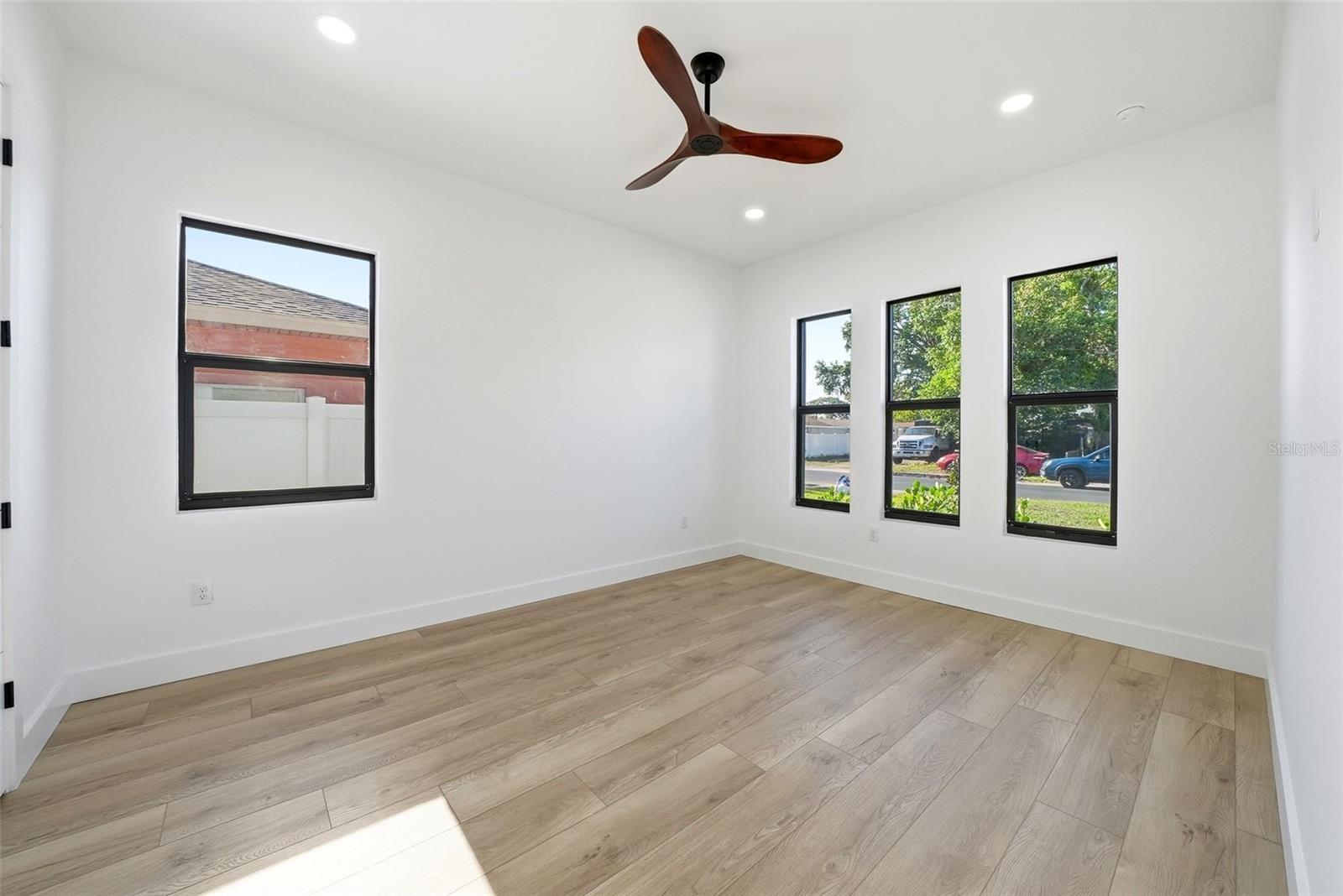 3325 55 AVE N, ST PETERSBURG, FL, 33714