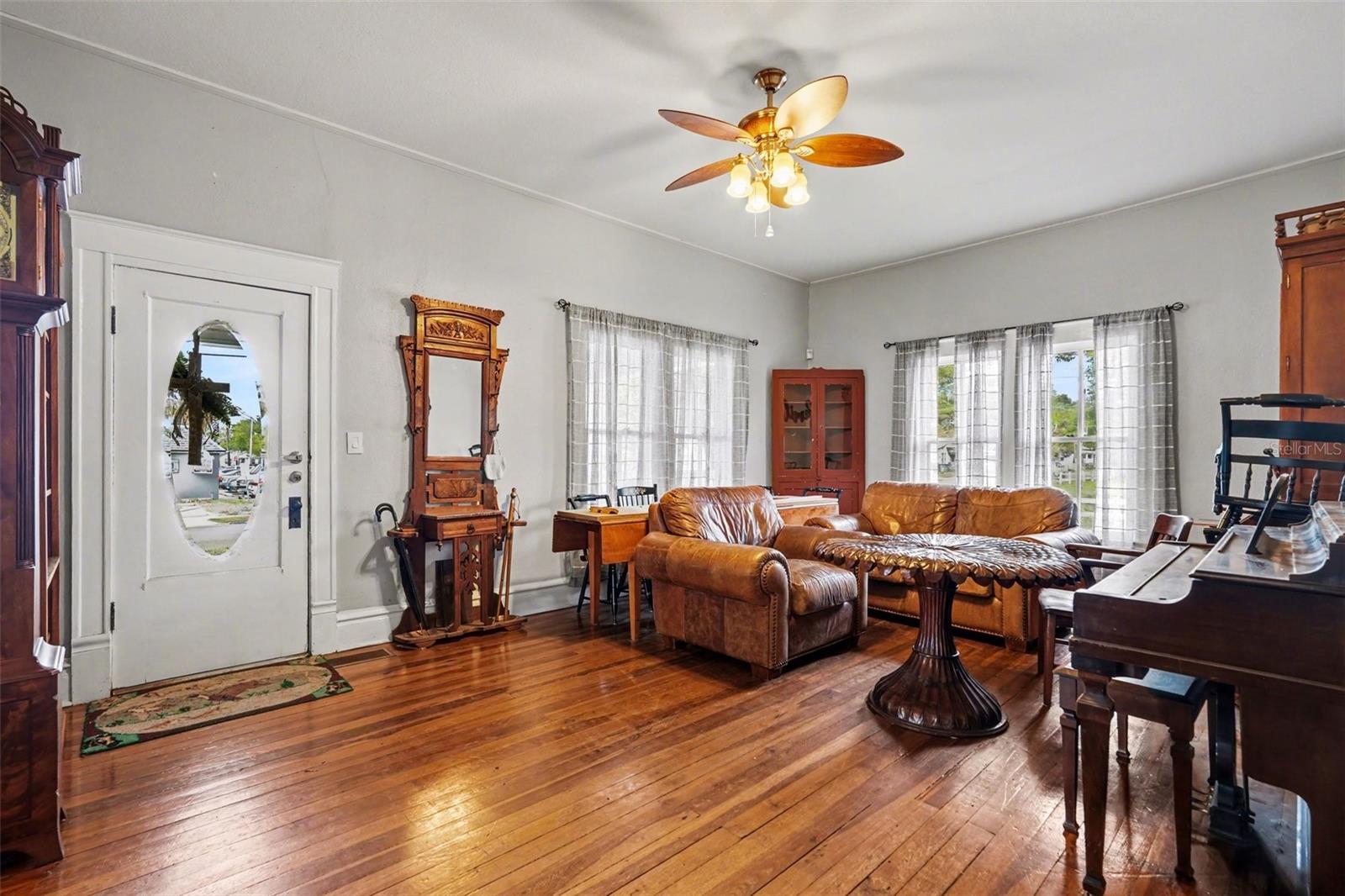 1201 W REYNOLDS ST, PLANT CITY, FL, 33563