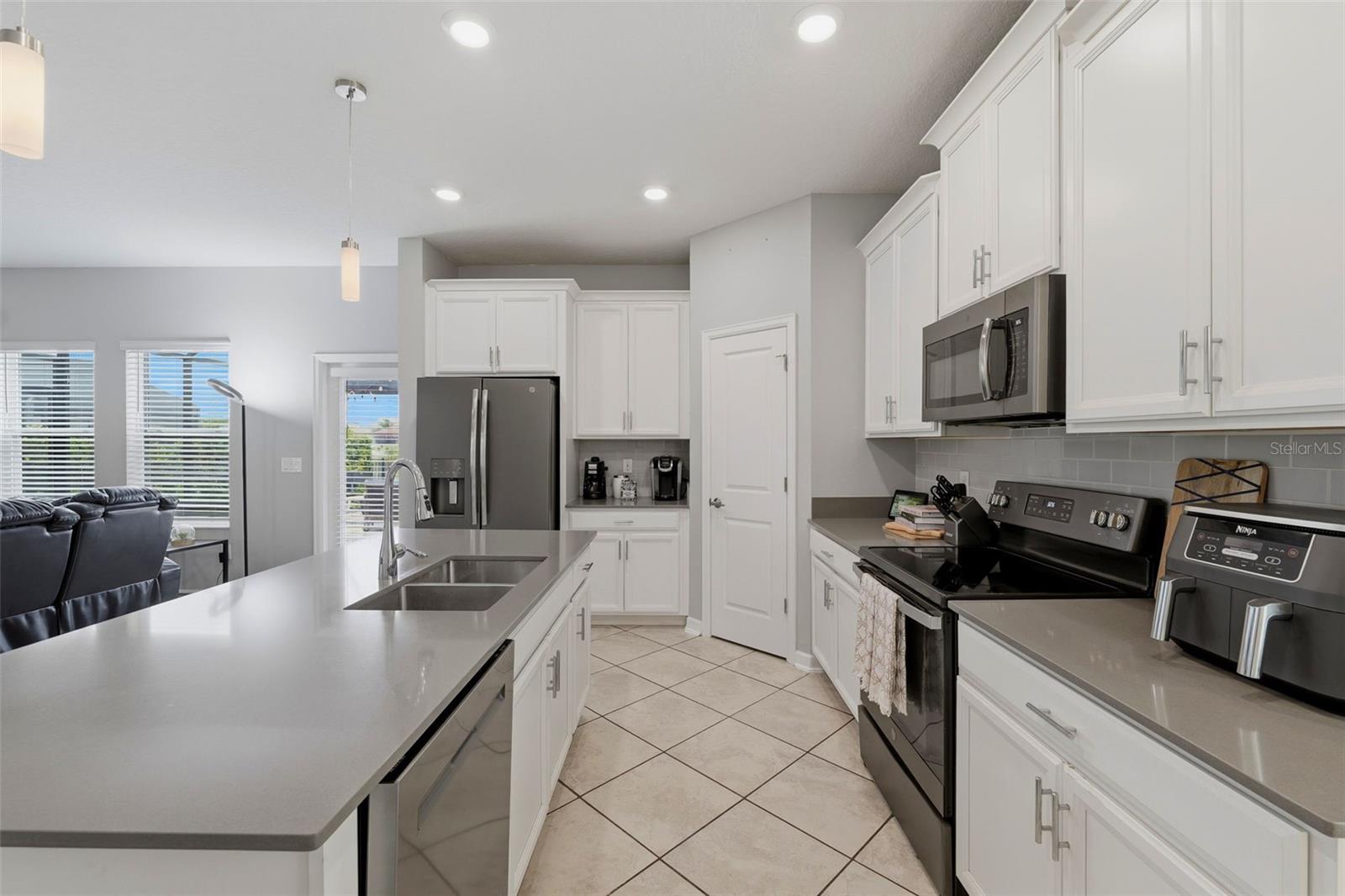 1099 TRAPPERS TRAIL LOOP, DAVENPORT, FL, 33896