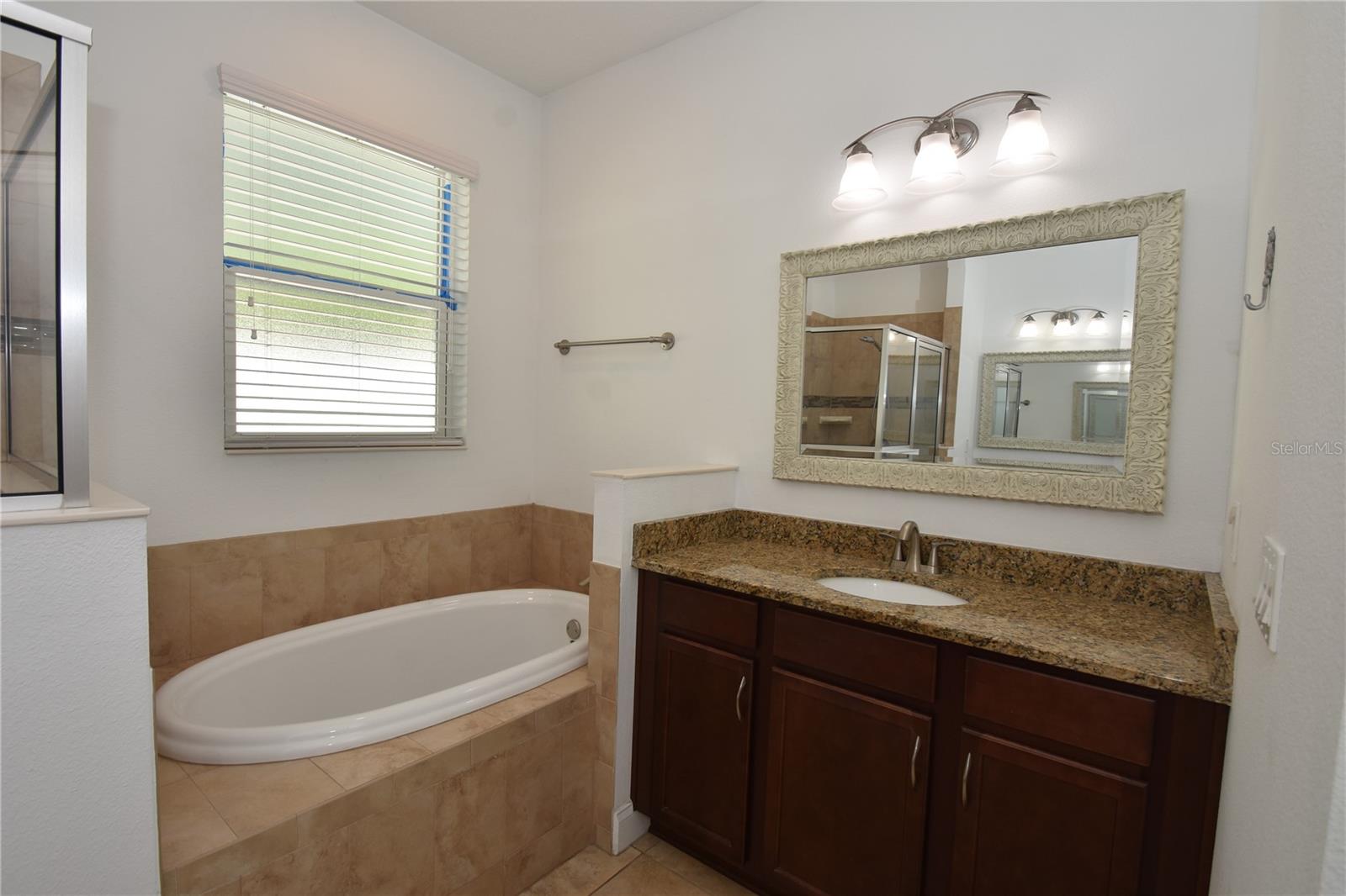 11 BURNING EMBER LN, PALM COAST, FL, 32137