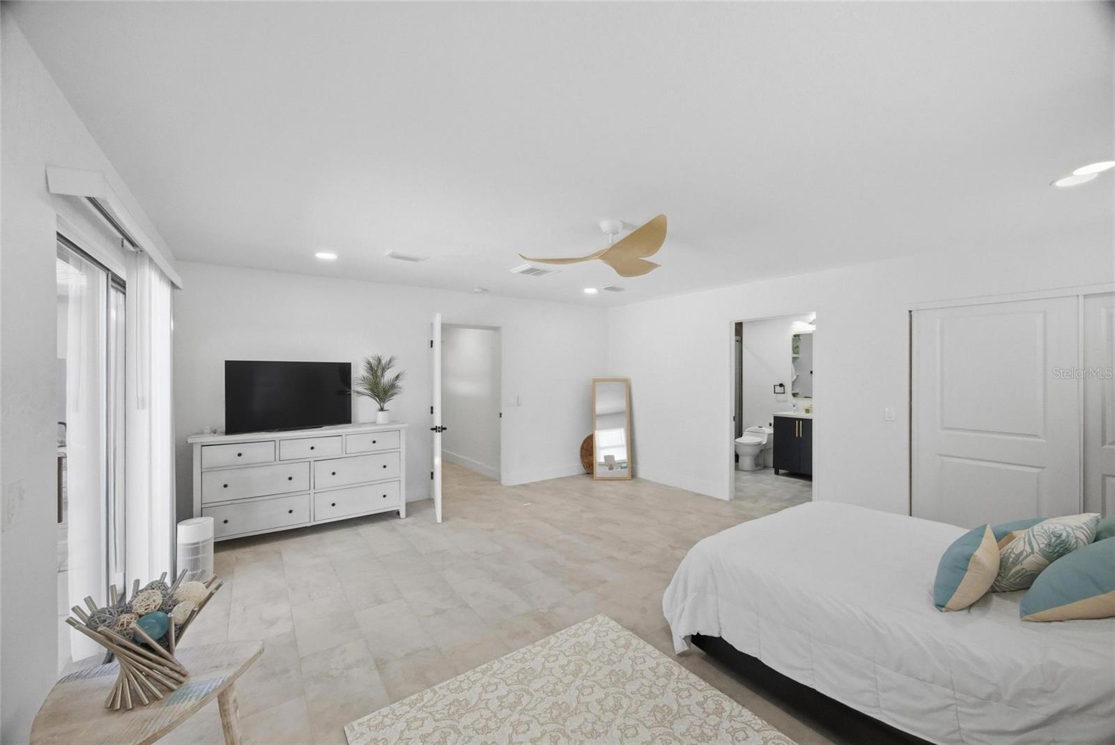4014 W ROGERS AVE, TAMPA, FL, 33611