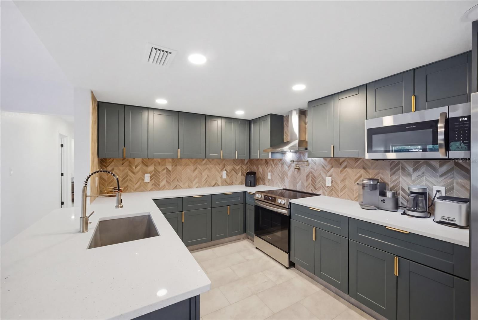 4014 W ROGERS AVE, TAMPA, FL, 33611
