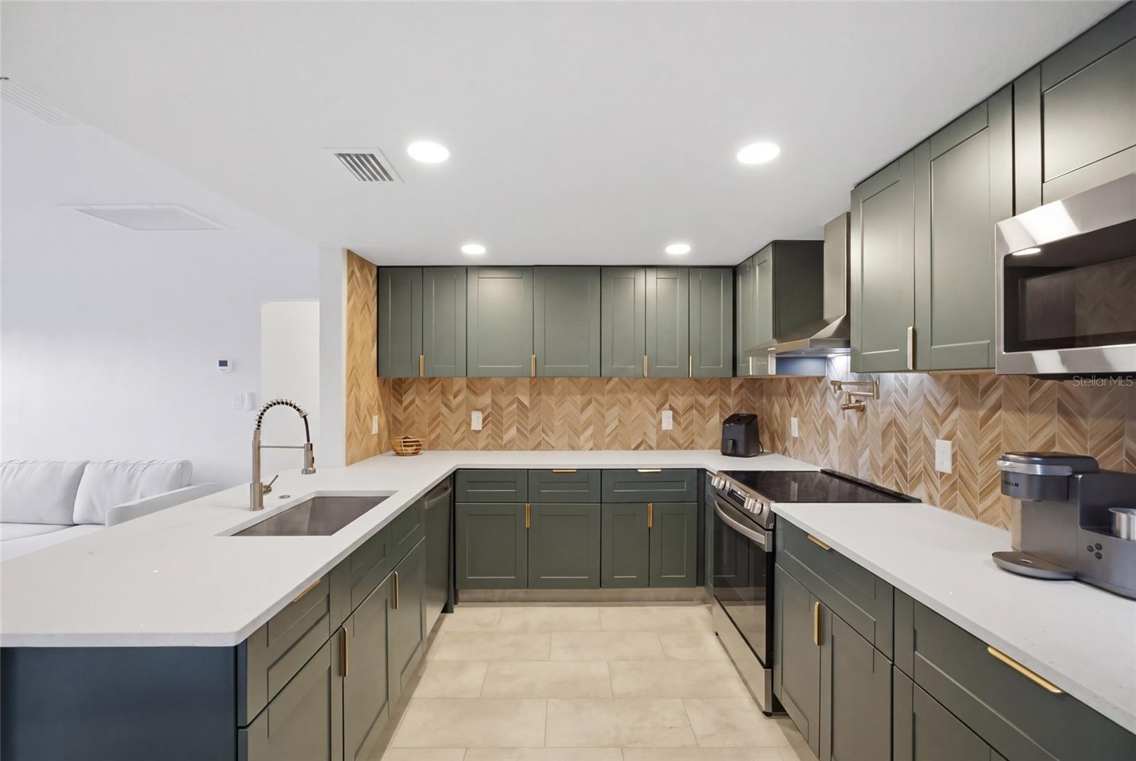 4014 W ROGERS AVE, TAMPA, FL, 33611