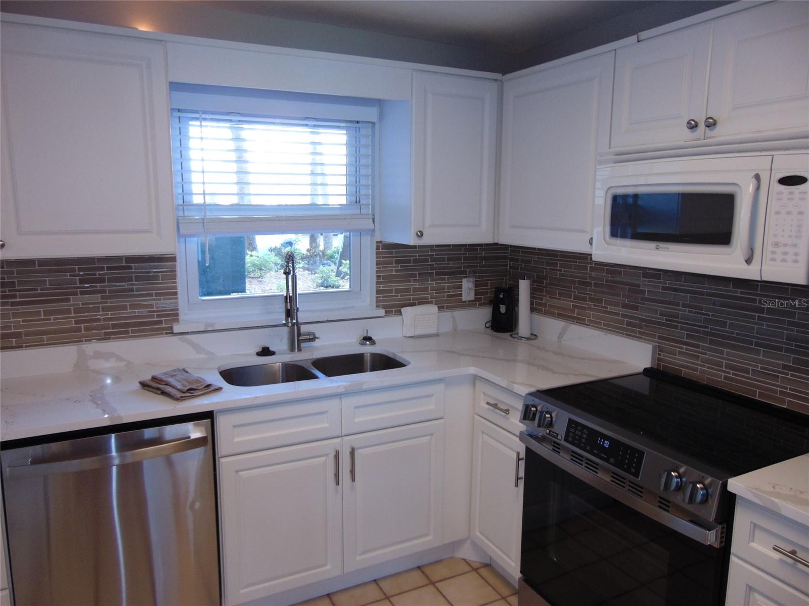 4775 COVE CIR CIR N #104, ST PETERSBURG, FL, 33708