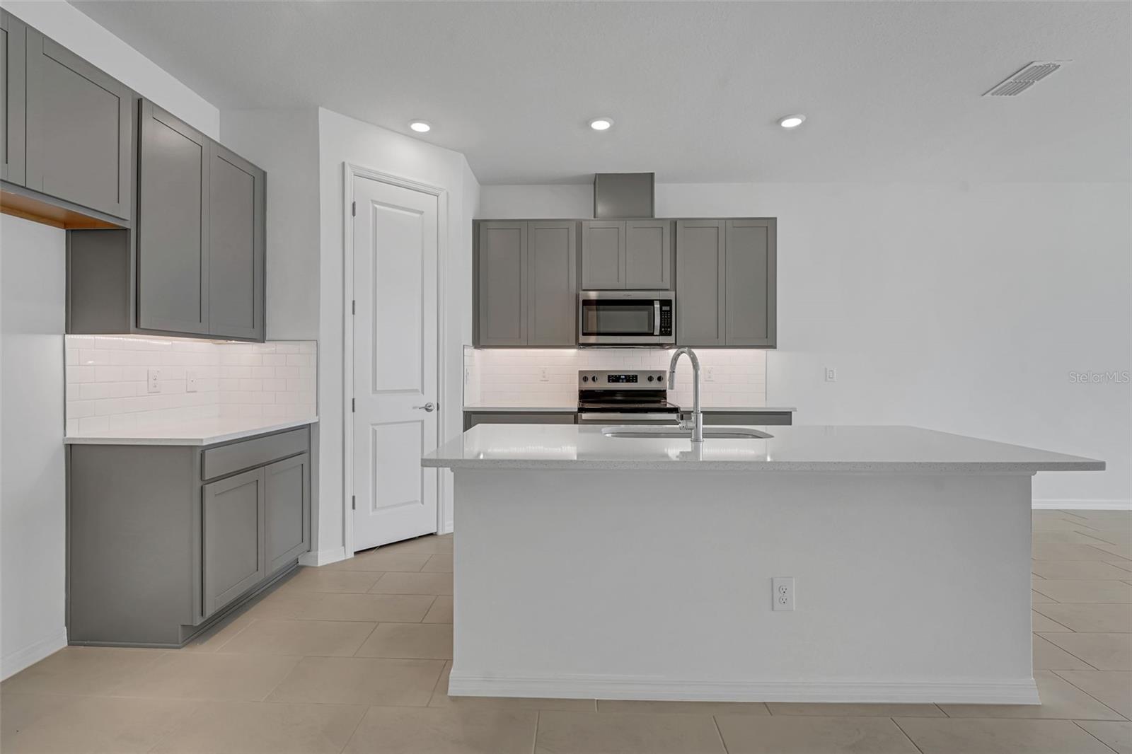 31825 KESTREL CALLING DR, SAN ANTONIO, FL, 33576