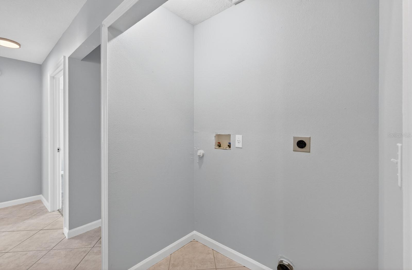 2301 WEATHERFORD DR, DELTONA, FL, 32738