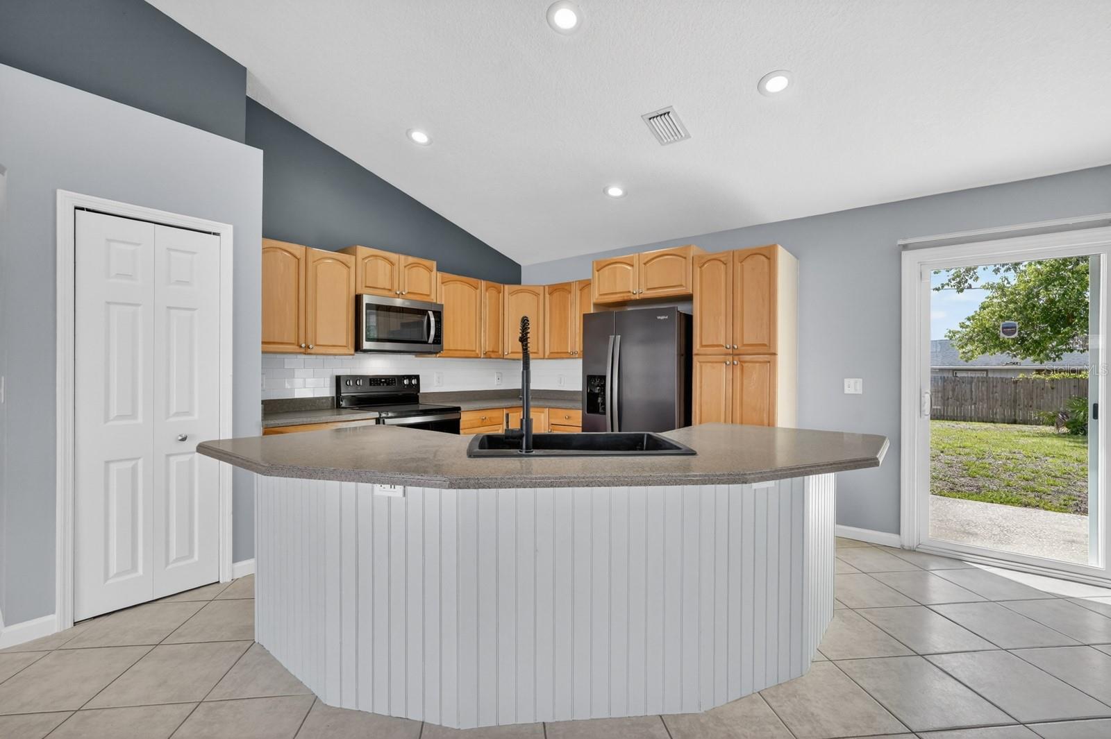 2301 WEATHERFORD DR, DELTONA, FL, 32738