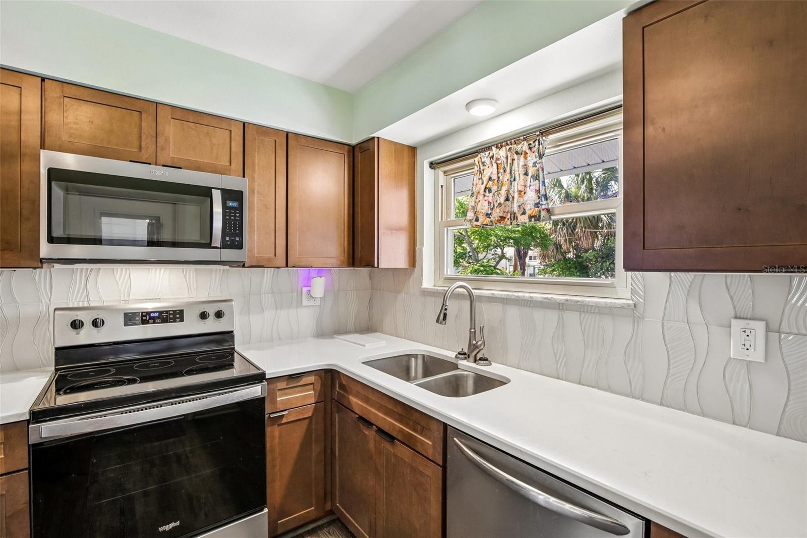 704 OJAI AVE, SUN CITY CENTER, FL, 33573