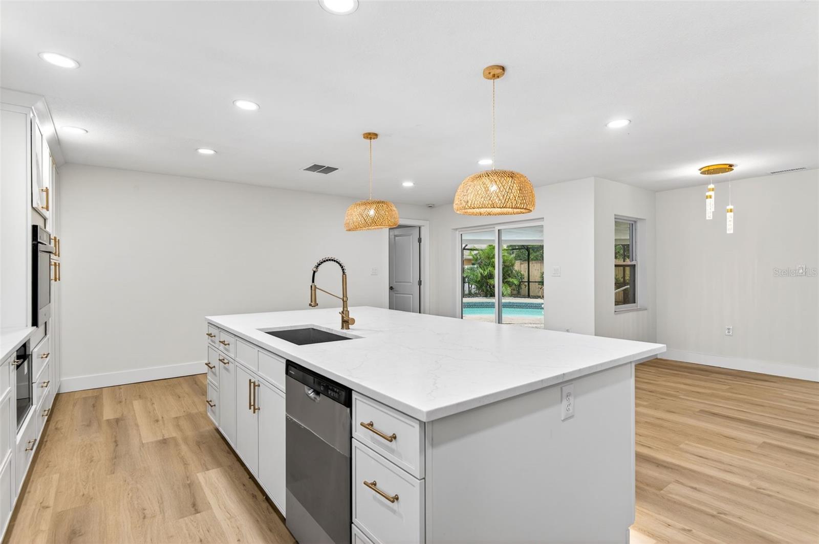 3041 OAK COVE DR, CLEARWATER, FL, 33759