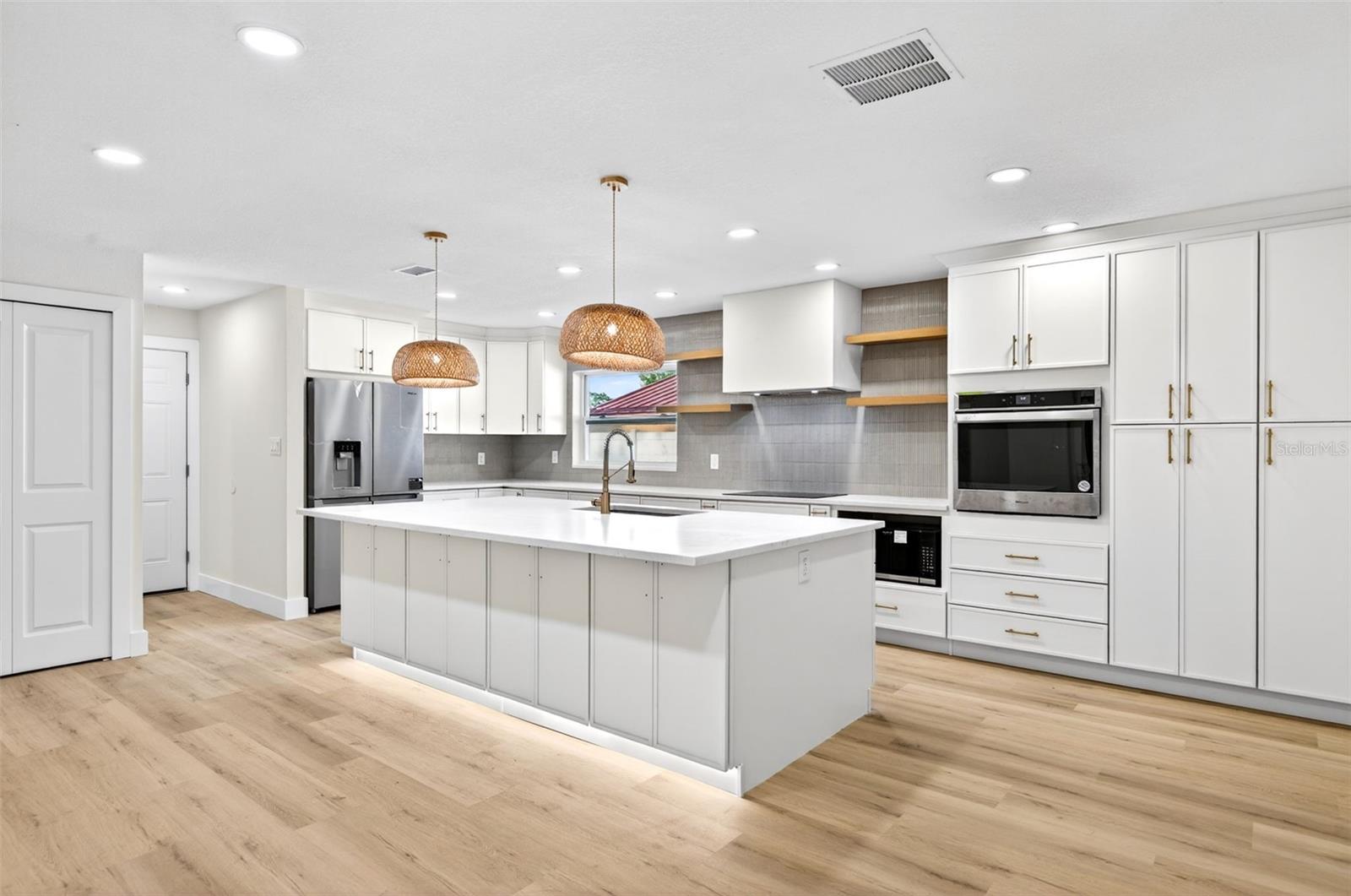 3041 OAK COVE DR, CLEARWATER, FL, 33759